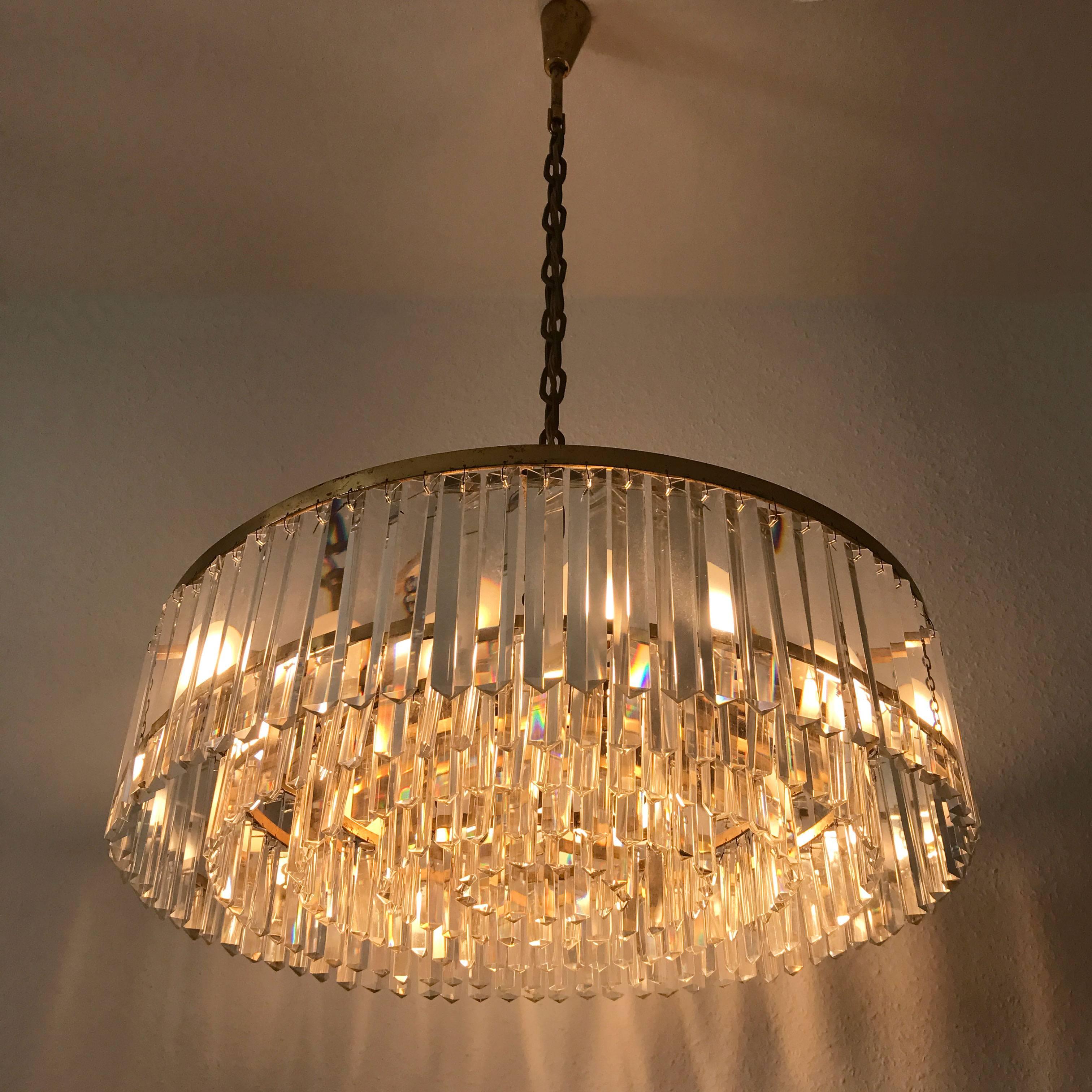 Gorgeous Mid-Century Modern chandelier. Manufactured by Bakalowits & Söhne, Vienna, Austria in 1950s. 

Executed in crystal glass, brass and metal. The chandelier needs 10 x E27 Edison screw fit bulbs. It is wired, in working condition and runs on