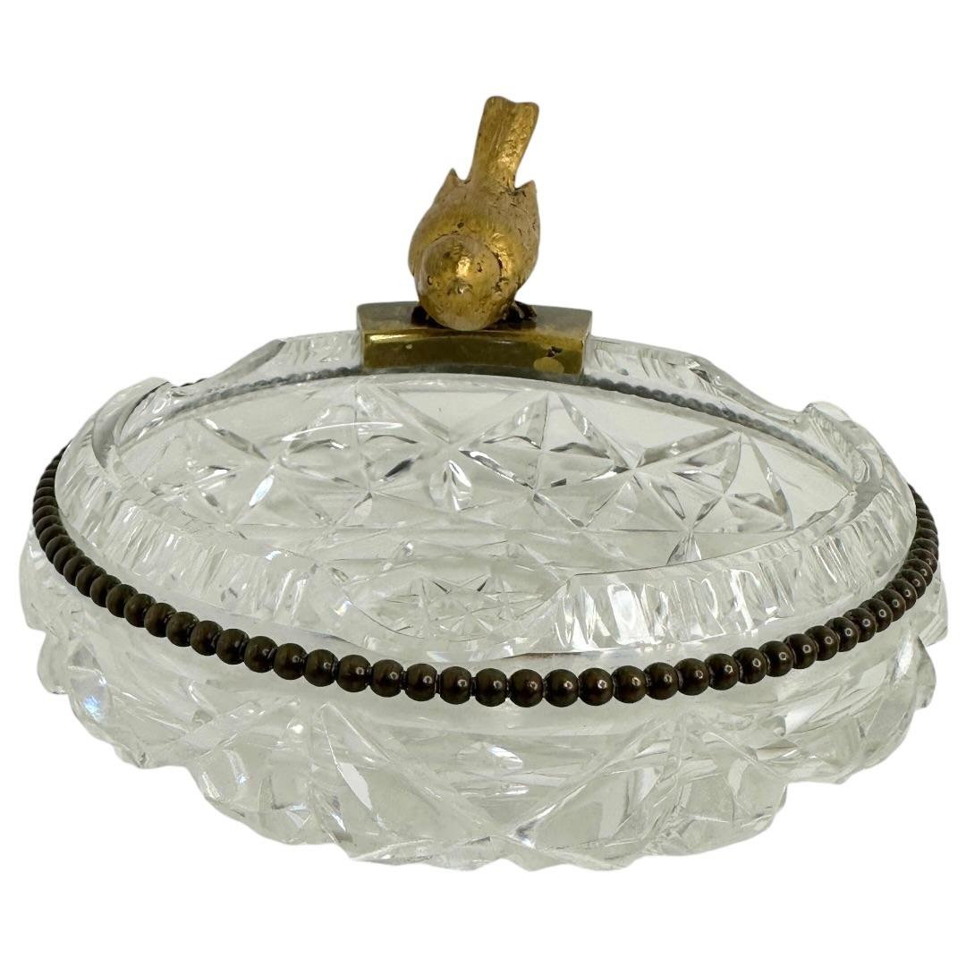 Precioso cenicero de cristal para puros, grande y pesado, hecho a mano, con una figura de pájaro de bronce. Un cenicero precioso, probablemente fabricado en Austria en los años 50 o más. Encontrado en una venta de bienes en Viena, Austria. Un bonito