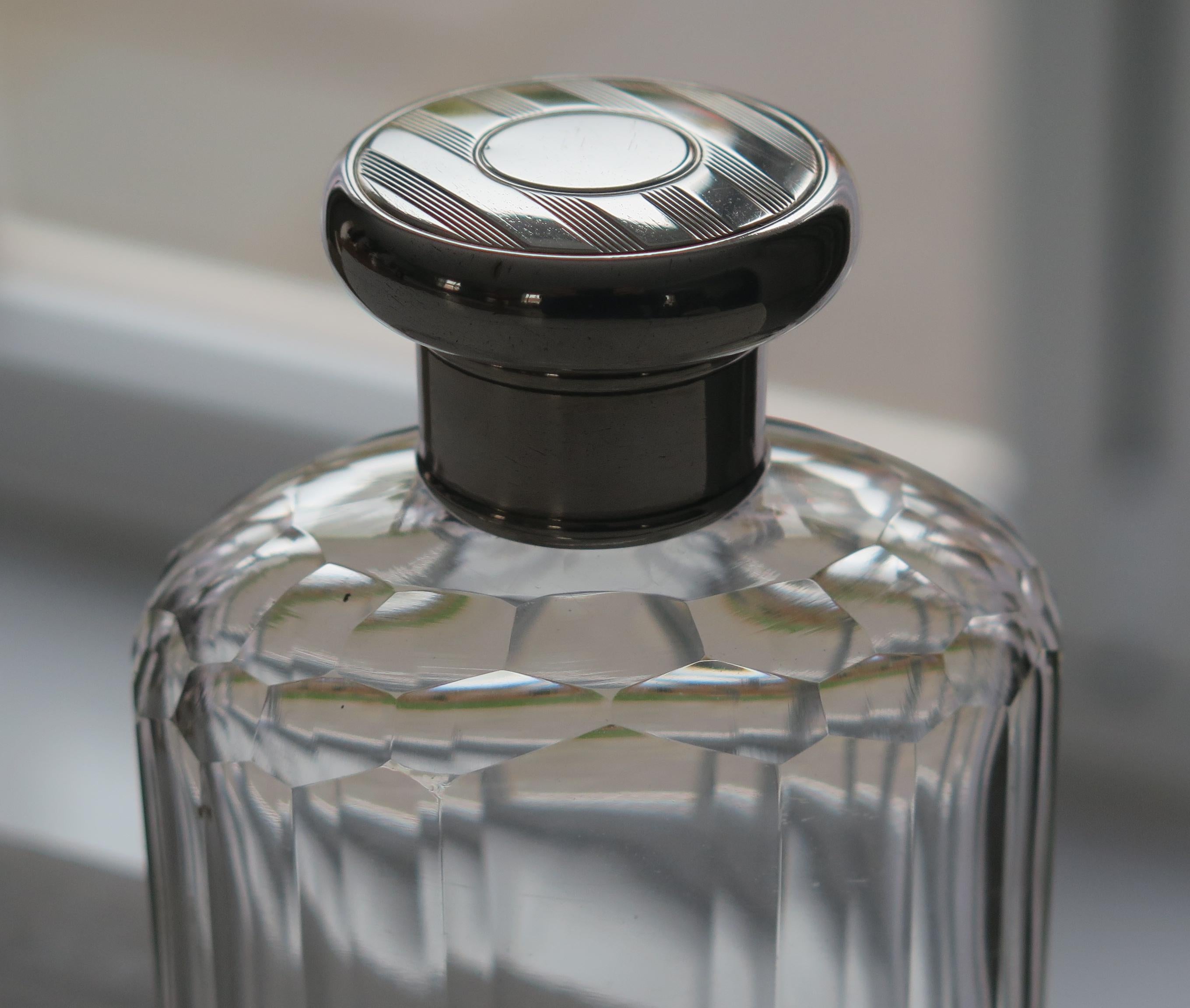 Argent sterling Bouteille  Cologne ou flacon de parfum en cristal Art Dco London 1919 en vente