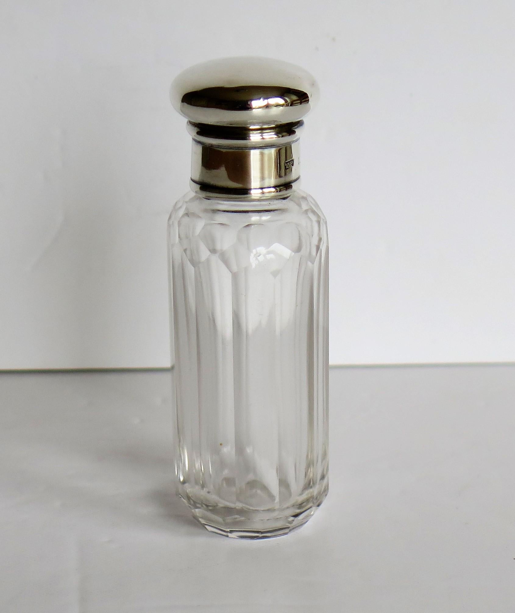 20th Century Crystal Glass Cologne or Perfume Bottle with Sterling Silver Top, London, 1926