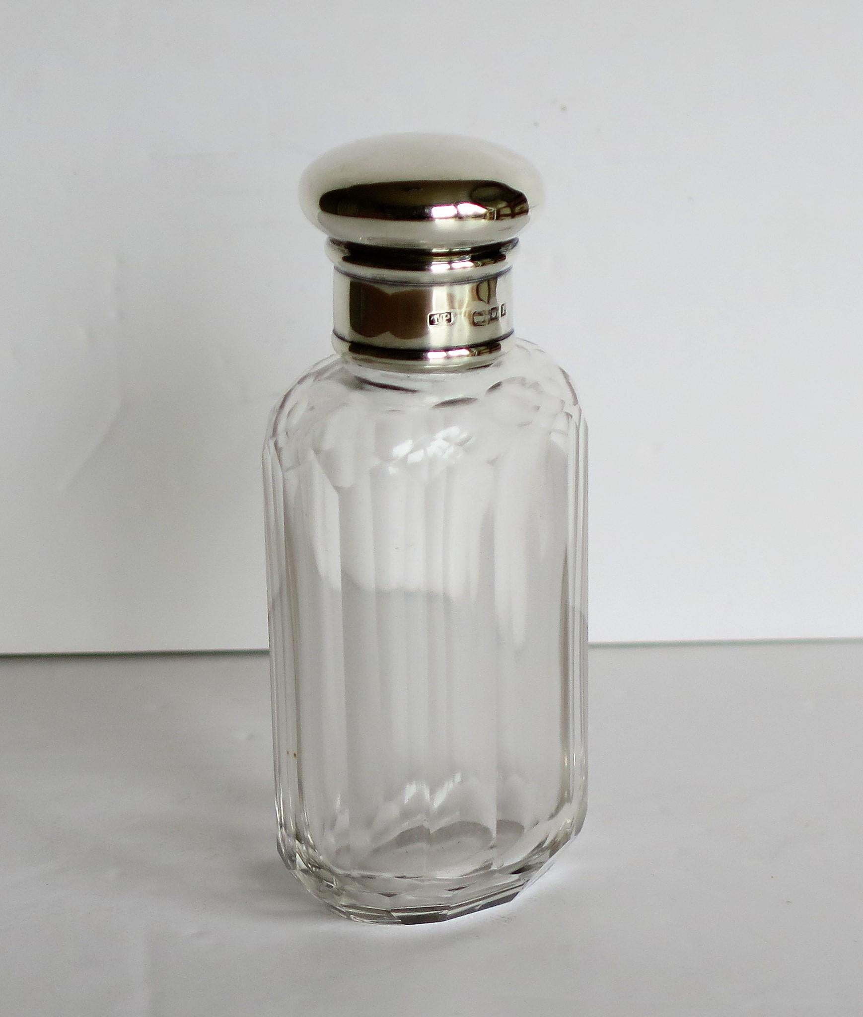 Crystal Glass Cologne or Perfume Bottle with Sterling Silver Top, London, 1926 1