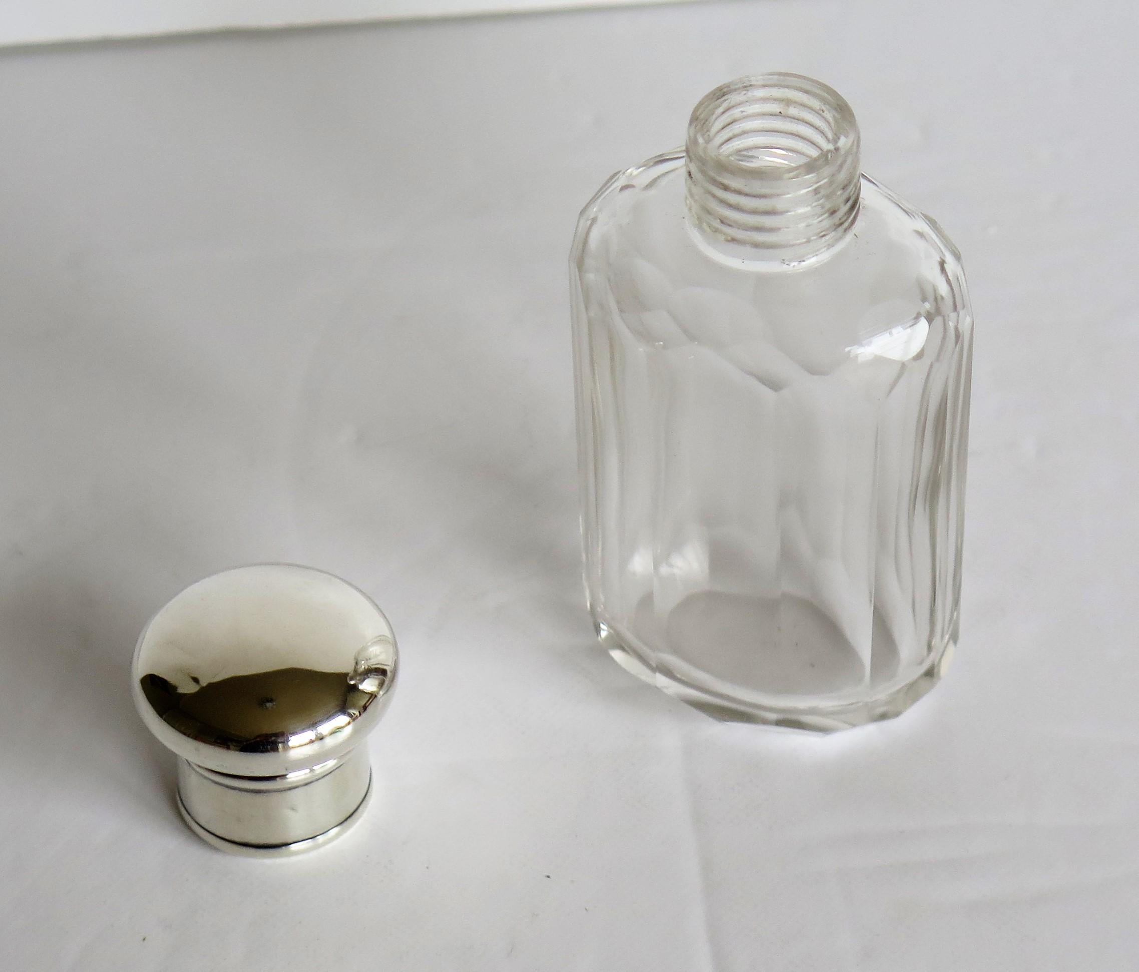 Crystal Glass Cologne or Perfume Bottle with Sterling Silver Top, London, 1926 2