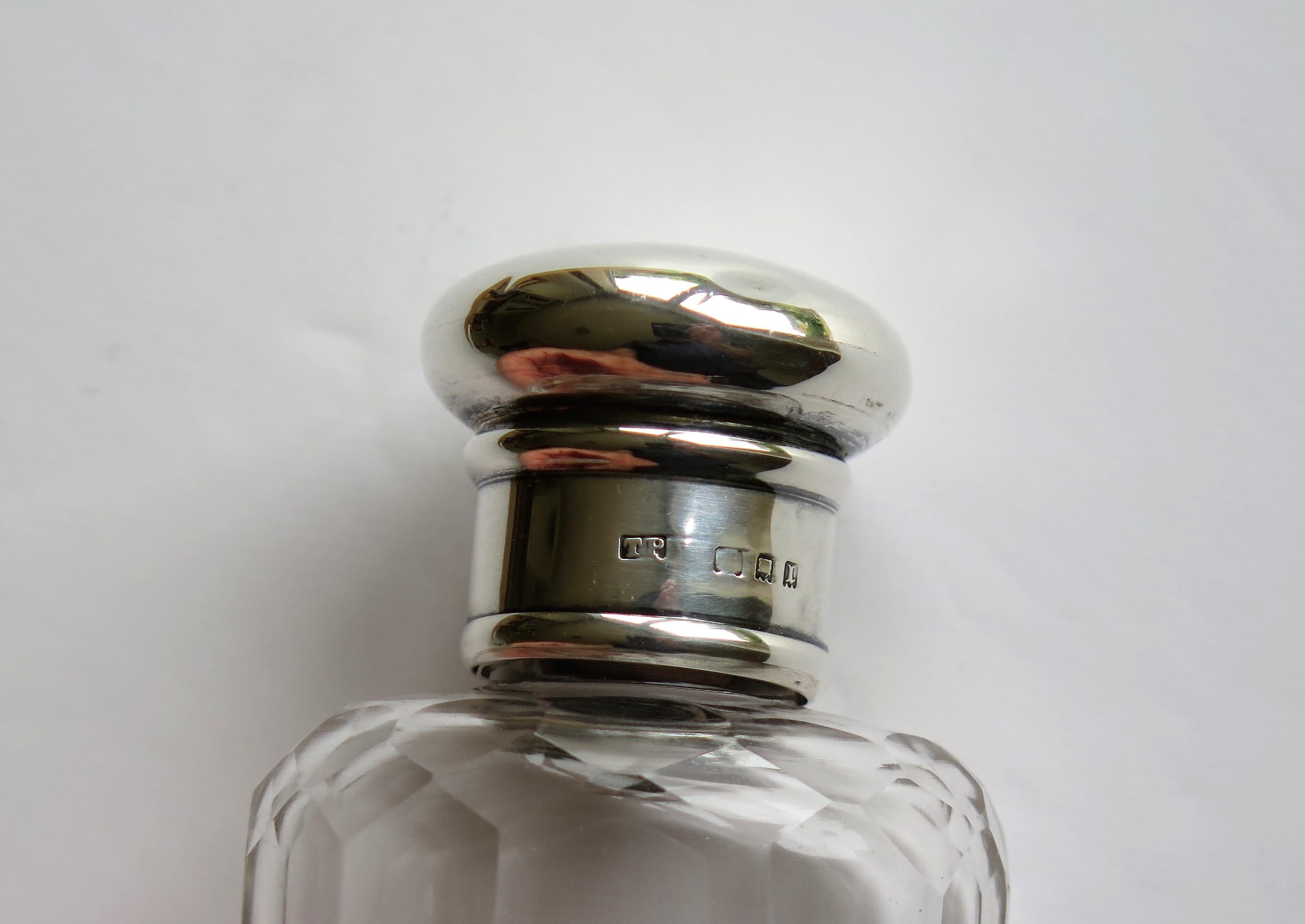 Crystal Glass Cologne or Perfume Bottle with Sterling Silver Top, London, 1926 7