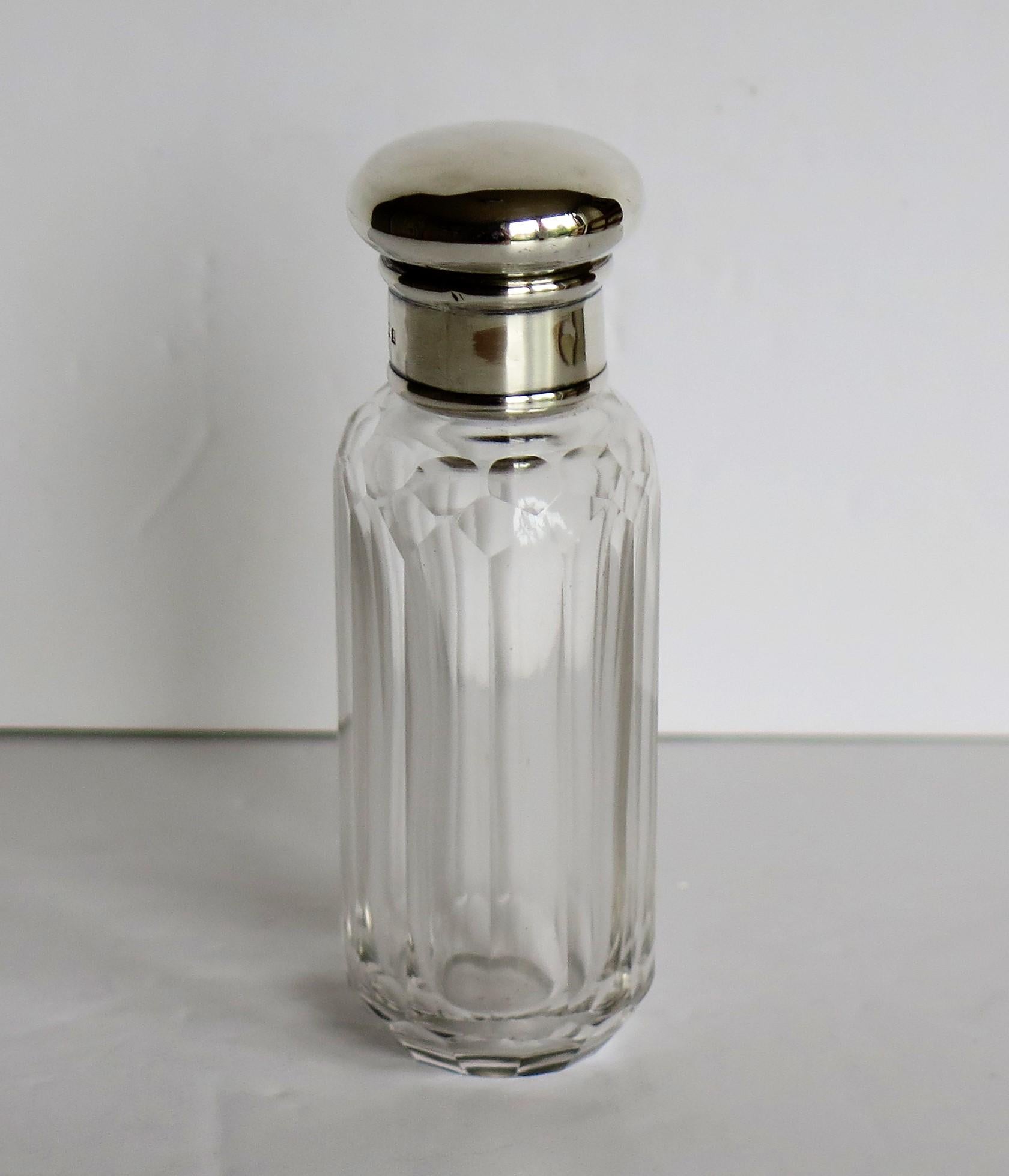 Art Deco Crystal Glass Cologne or Perfume Bottle with Sterling Silver Top, London, 1926