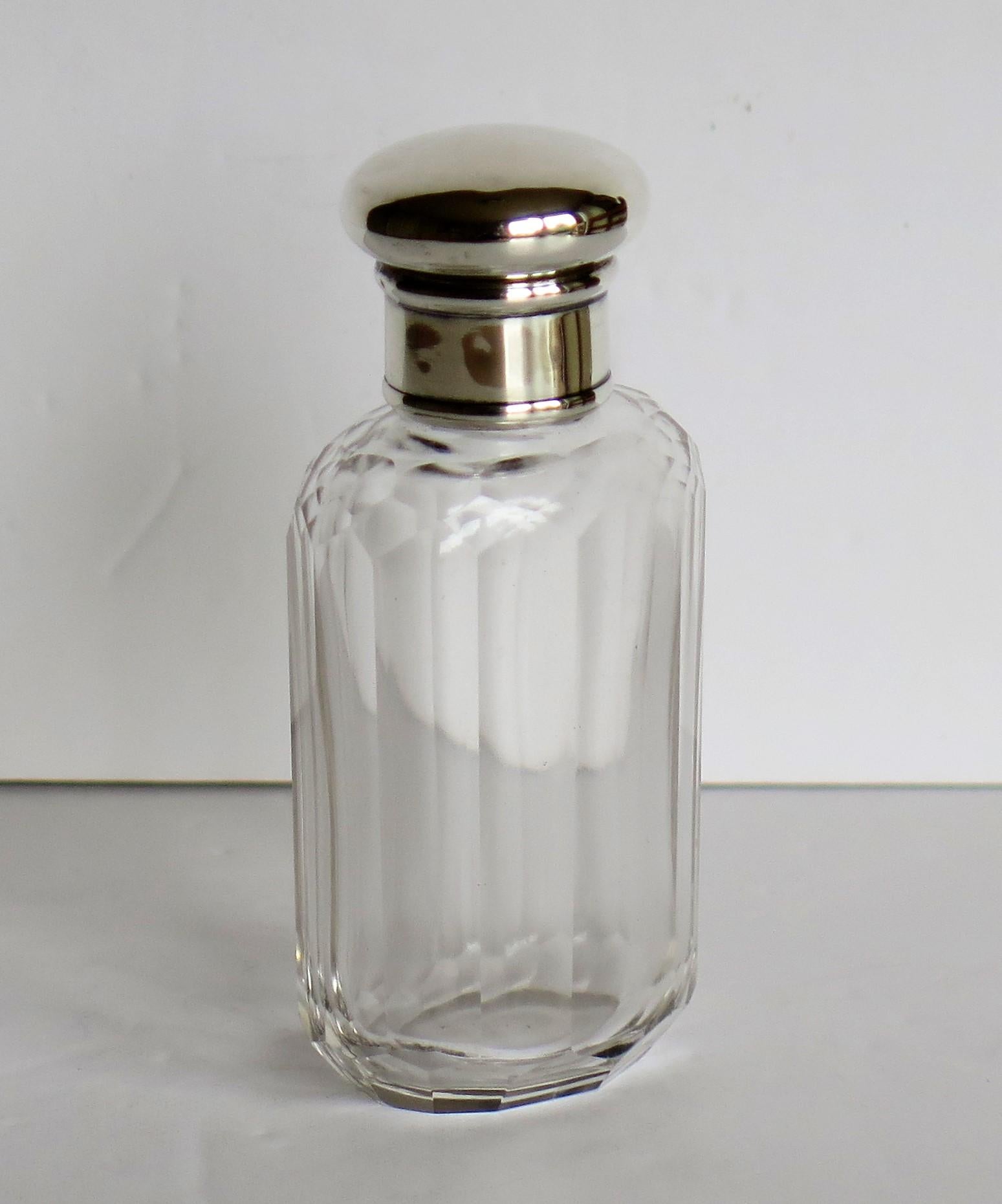 English Crystal Glass Cologne or Perfume Bottle with Sterling Silver Top, London, 1926