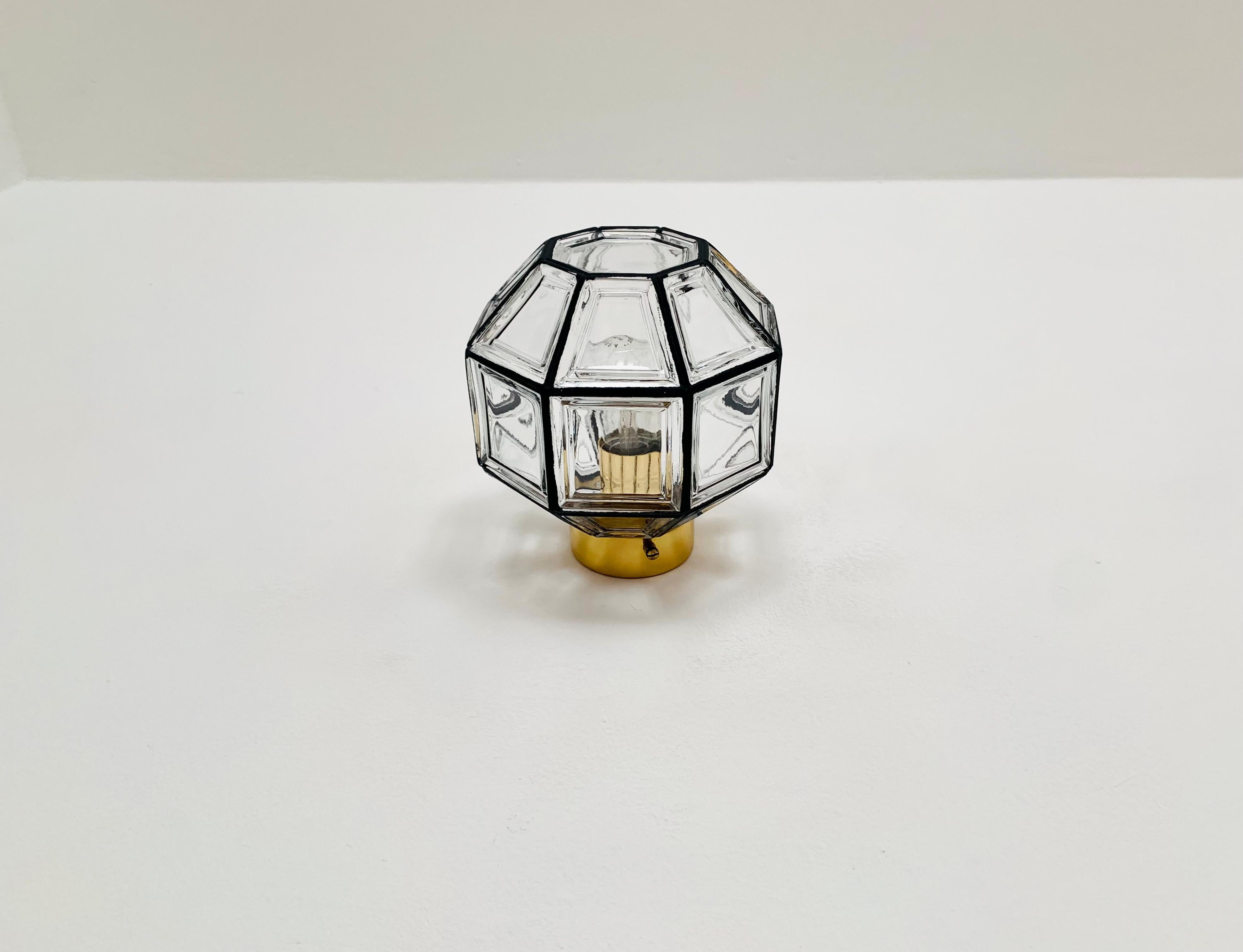 Very nice ceiling lamp from the Glashütte Limburg.
The lamp makes a great play of light in the room and enchants through its charisma.
Wonderful design and very high -quality workmanship.

Manufacturer: Glashütte Limburg

Condition:

Very good