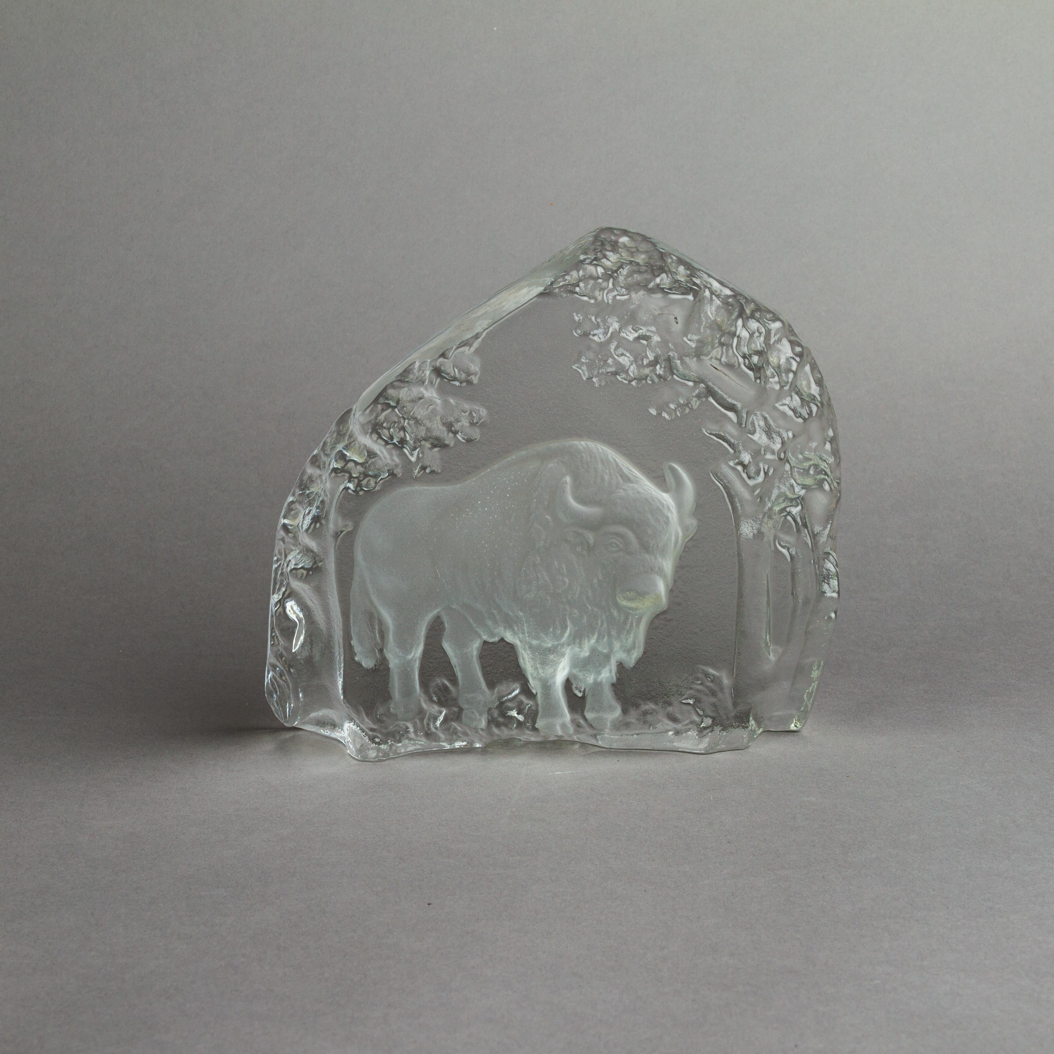Crystal Glass Intaglio Paperweight Sculpture of a Buffalo  In Good Condition In Nottingham, GB