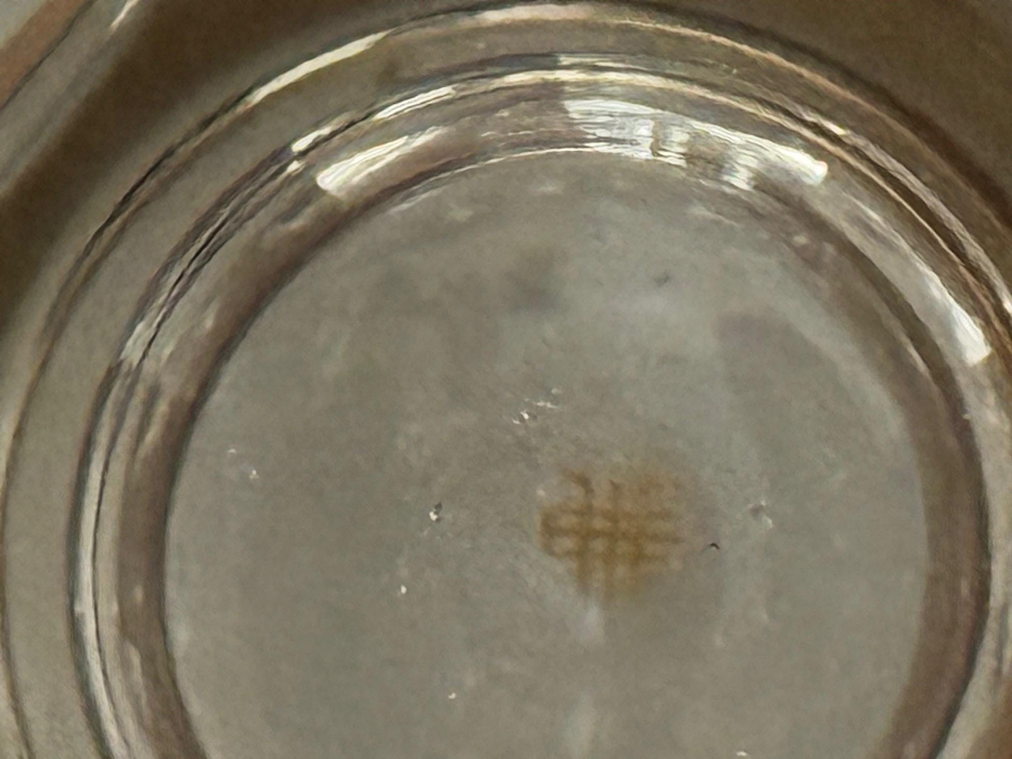 Pichet et gobelets en verre de cristal avec détails dorés signés Lobmeyr Excellent état - En vente à New York, NY
