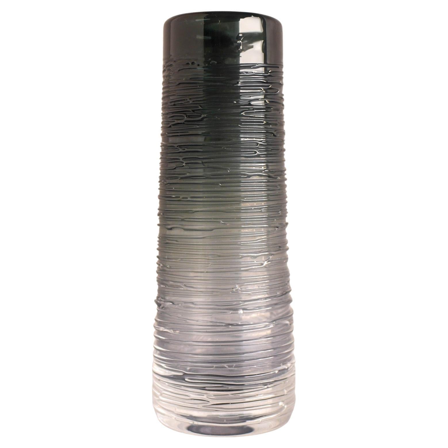 Uno splendido vaso di cristallo vintage soffiato a mano conosciuto come 