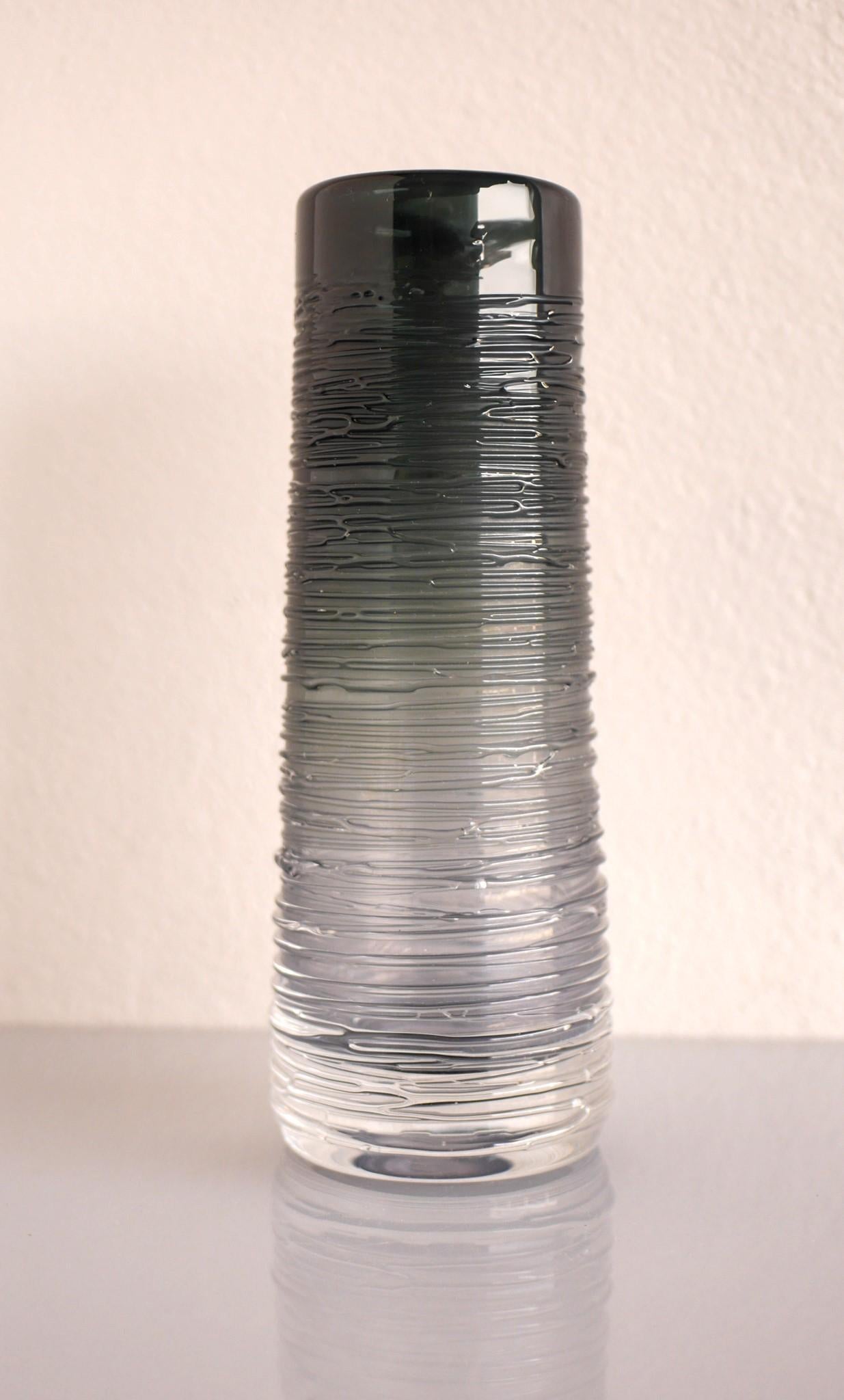 Vaso in vetro cristallo realizzato e firmato da Bengt Edenfalk per Skruf, Svezia, anni '70 in vendita 1