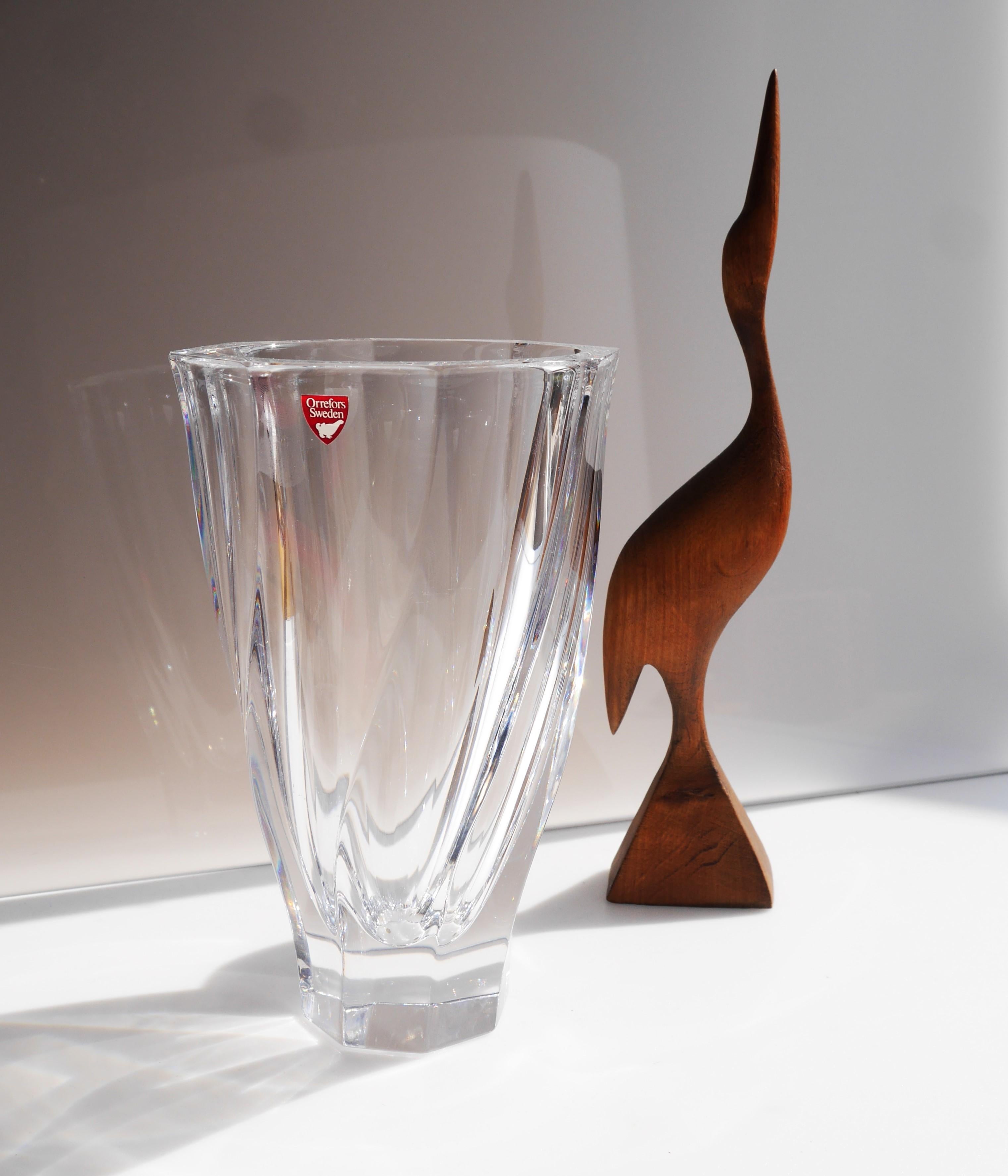 Eine schöne Vase aus geschliffenem Kristall mit der Bezeichnung 