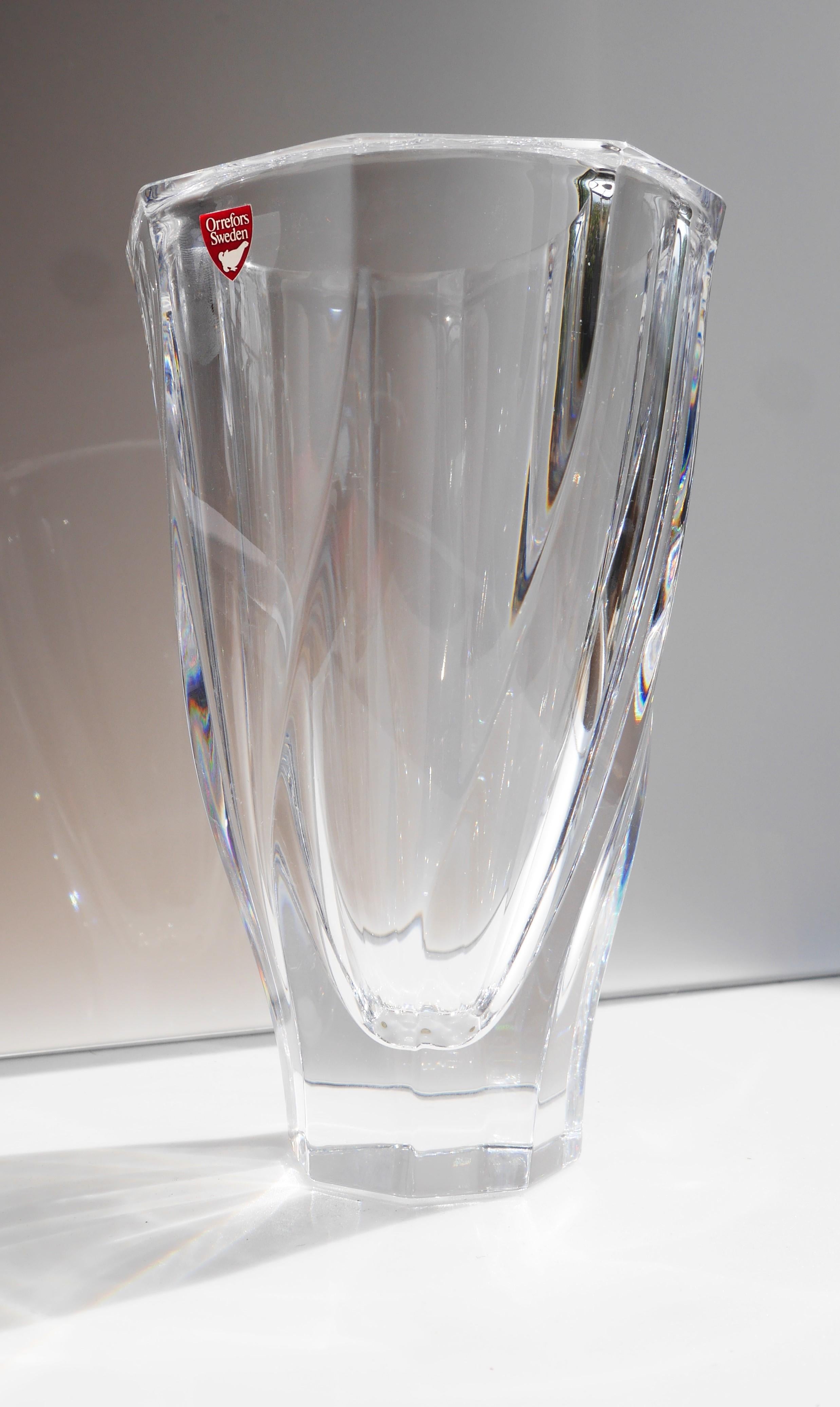 Vase aus Kristallglas von Olle Alberius für Orrefors, Schweden (Handgefertigt)