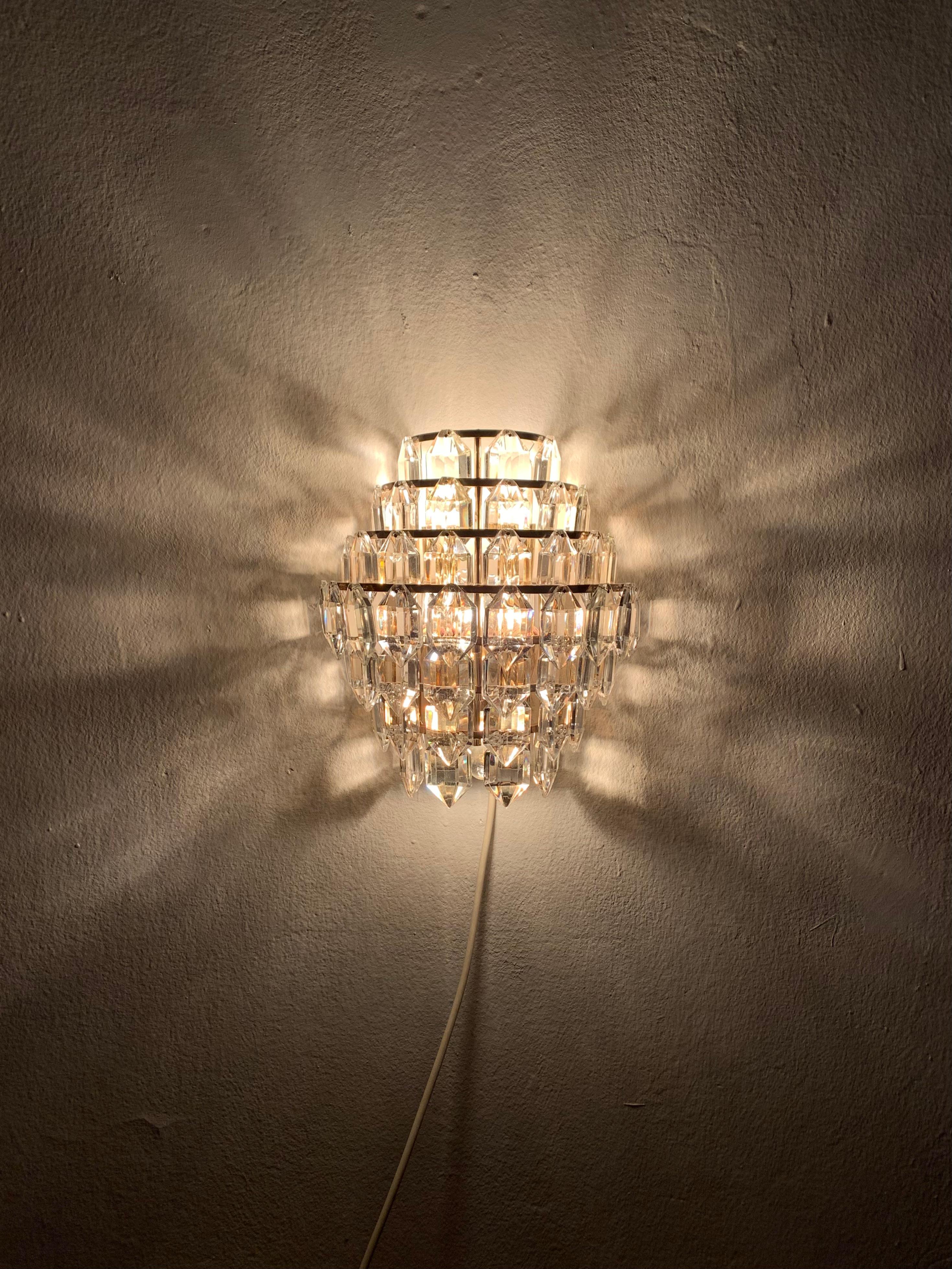 Wandleuchte aus Kristallglas von Bakalowits im Angebot 1