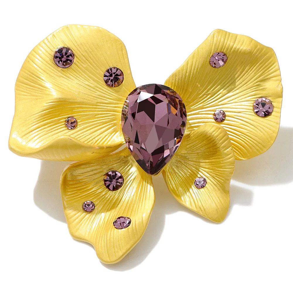 Moderno Spilla di cristallo con fiocco d'oro Vintage By in vendita