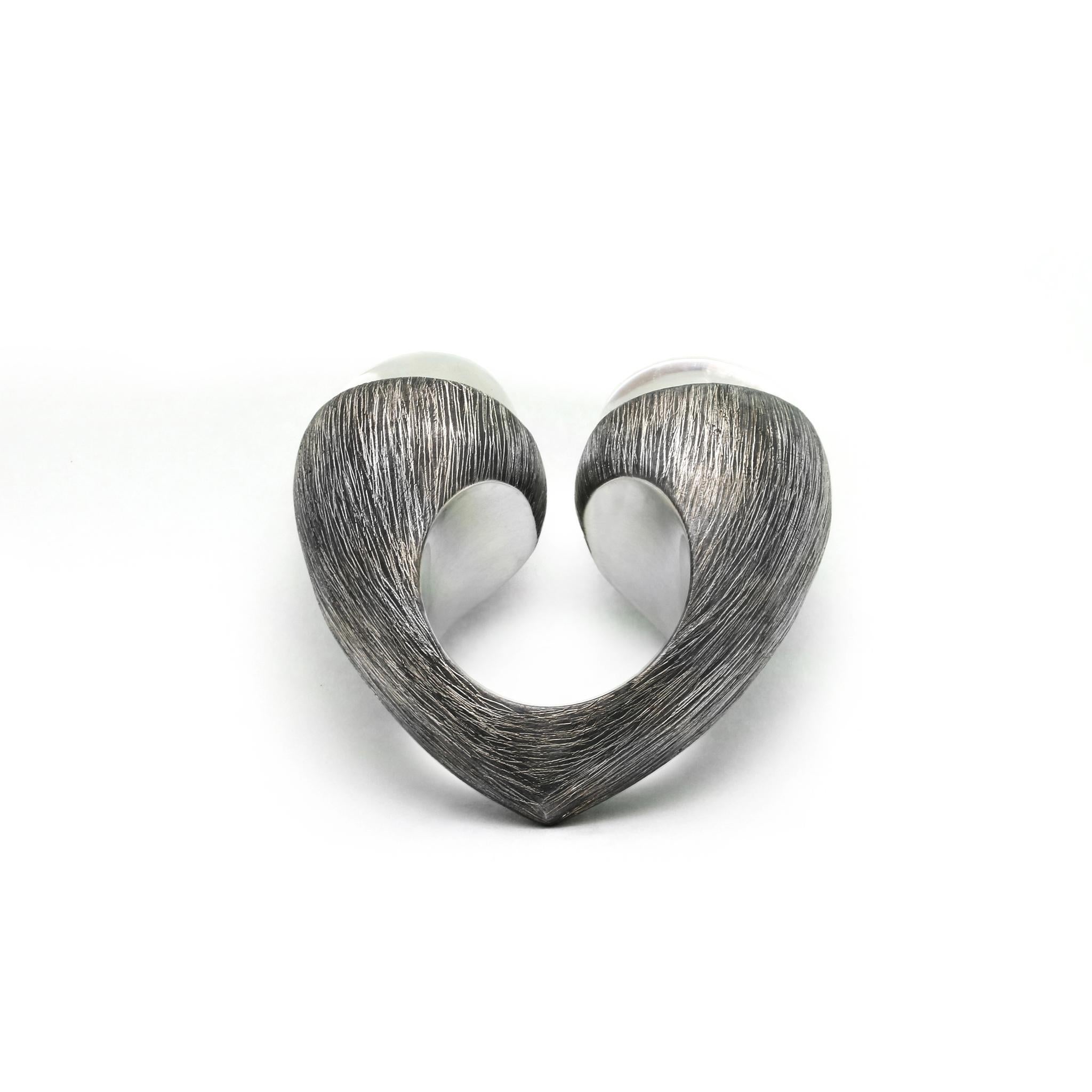 Crystal Heart Ring, Etched Sterling Silver & Quartz Crystals In Good Condition In Jimbaran, Bali