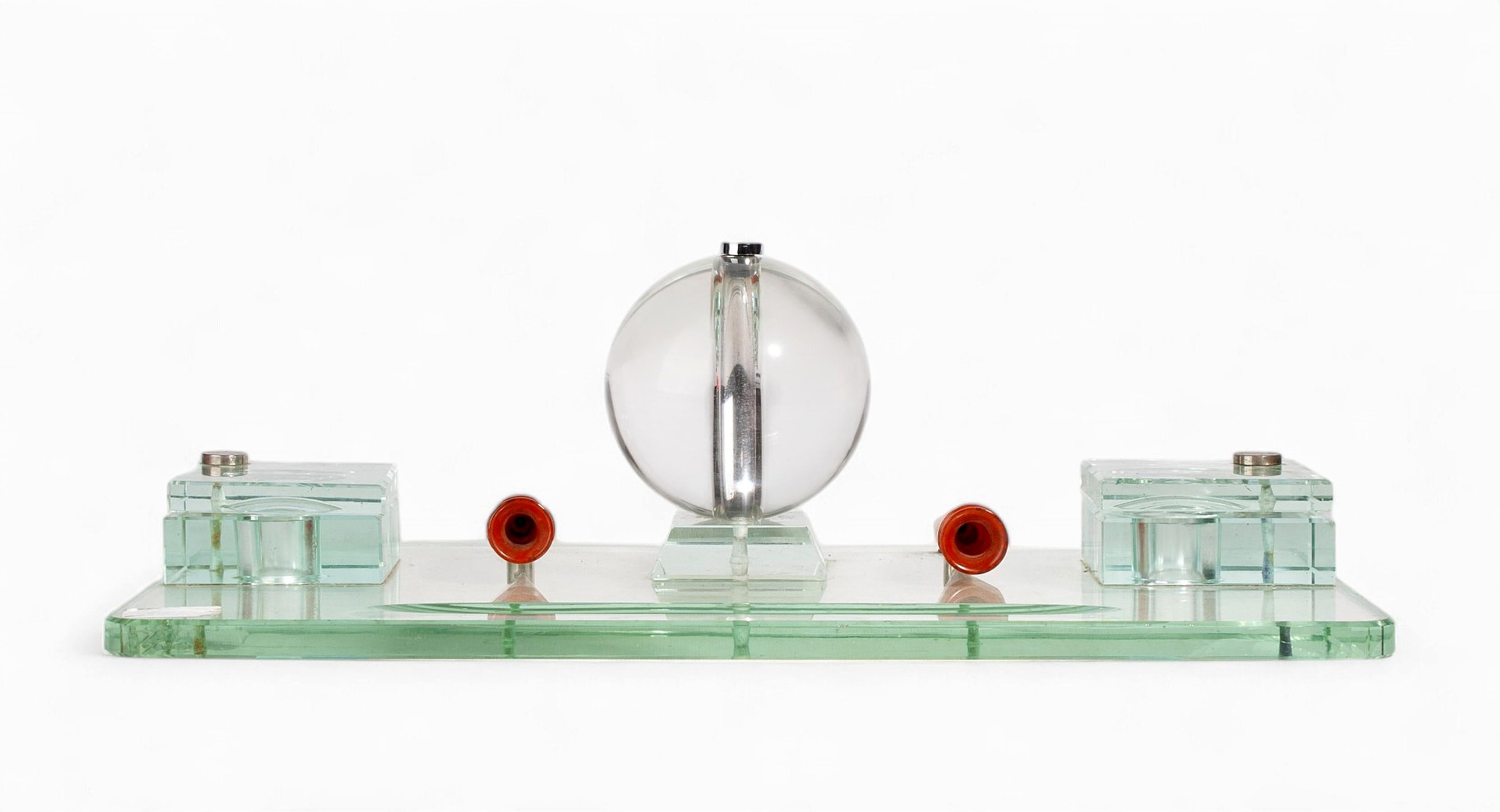 Art déco Ensemble de bureau et plateaux pour stylos en cristal de Jacques Adnet et Baccarat, France en vente