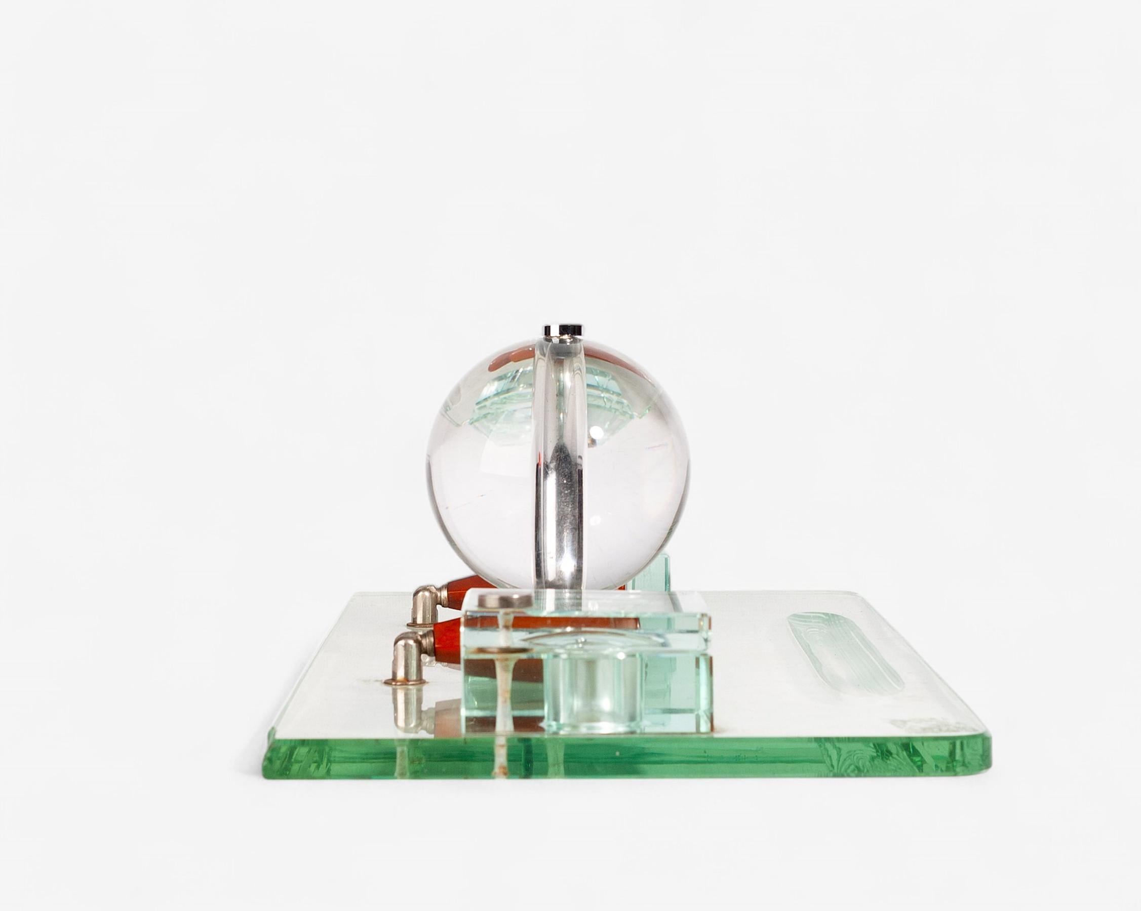 Français Ensemble de bureau et plateaux pour stylos en cristal de Jacques Adnet et Baccarat, France en vente