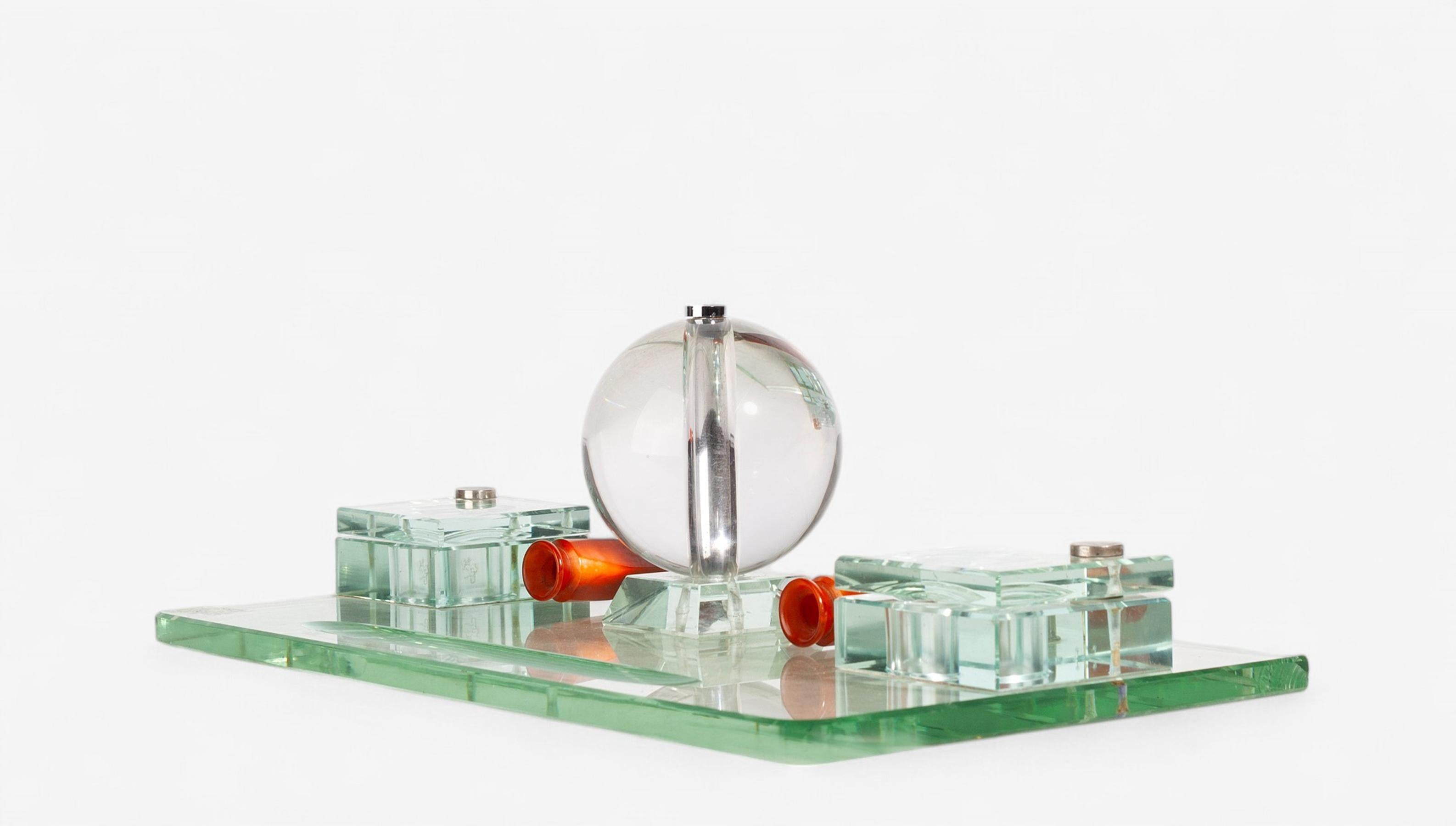 Moulage Ensemble de bureau et plateaux pour stylos en cristal de Jacques Adnet et Baccarat, France en vente