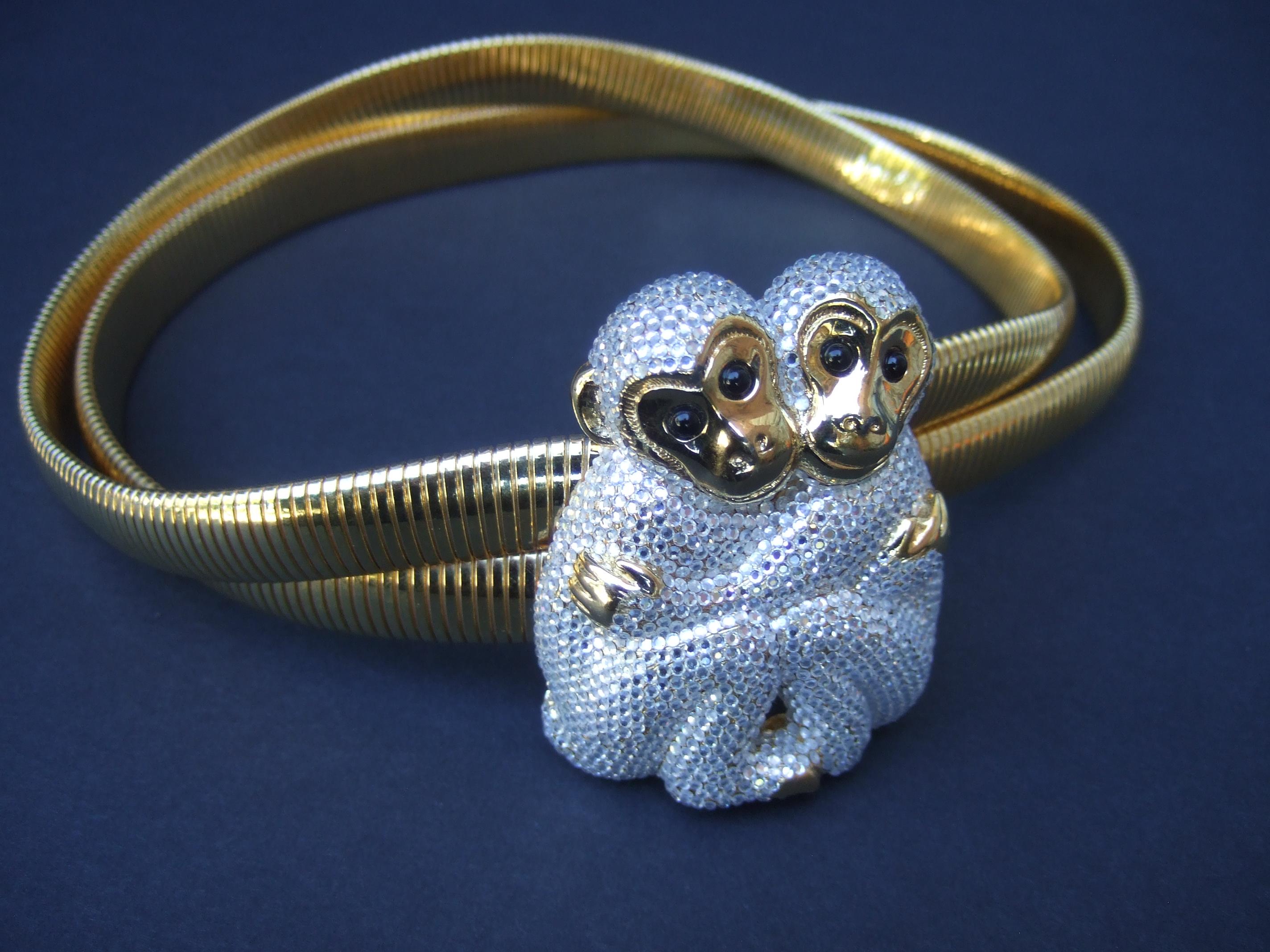 Cinturón elástico con incrustaciones de joyas de cristal Par de monos grandes c Años 80 en Bueno estado para la venta en University City, MO