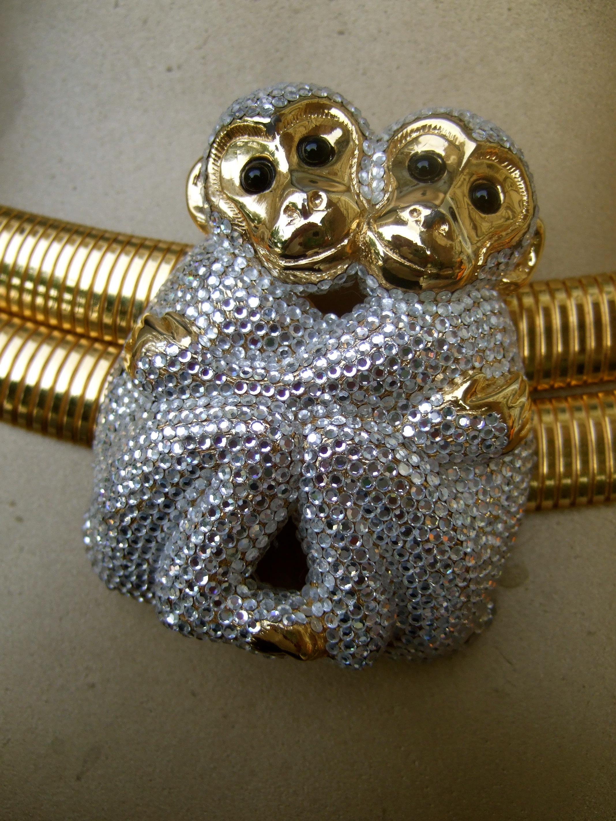 Cinturón elástico con incrustaciones de joyas de cristal Par de monos grandes c Años 80 en venta 4