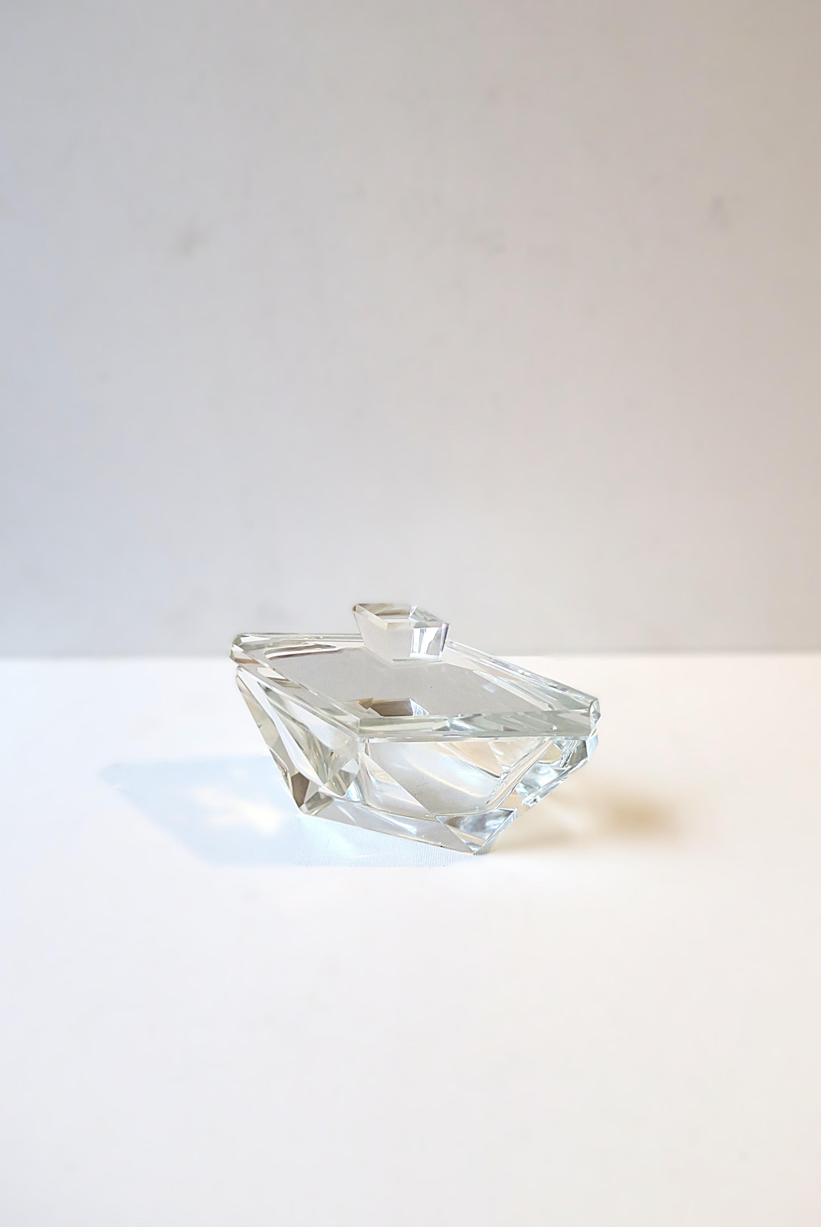 Hollywood Regency Boîte à bijoux en cristal Marque Shape en vente