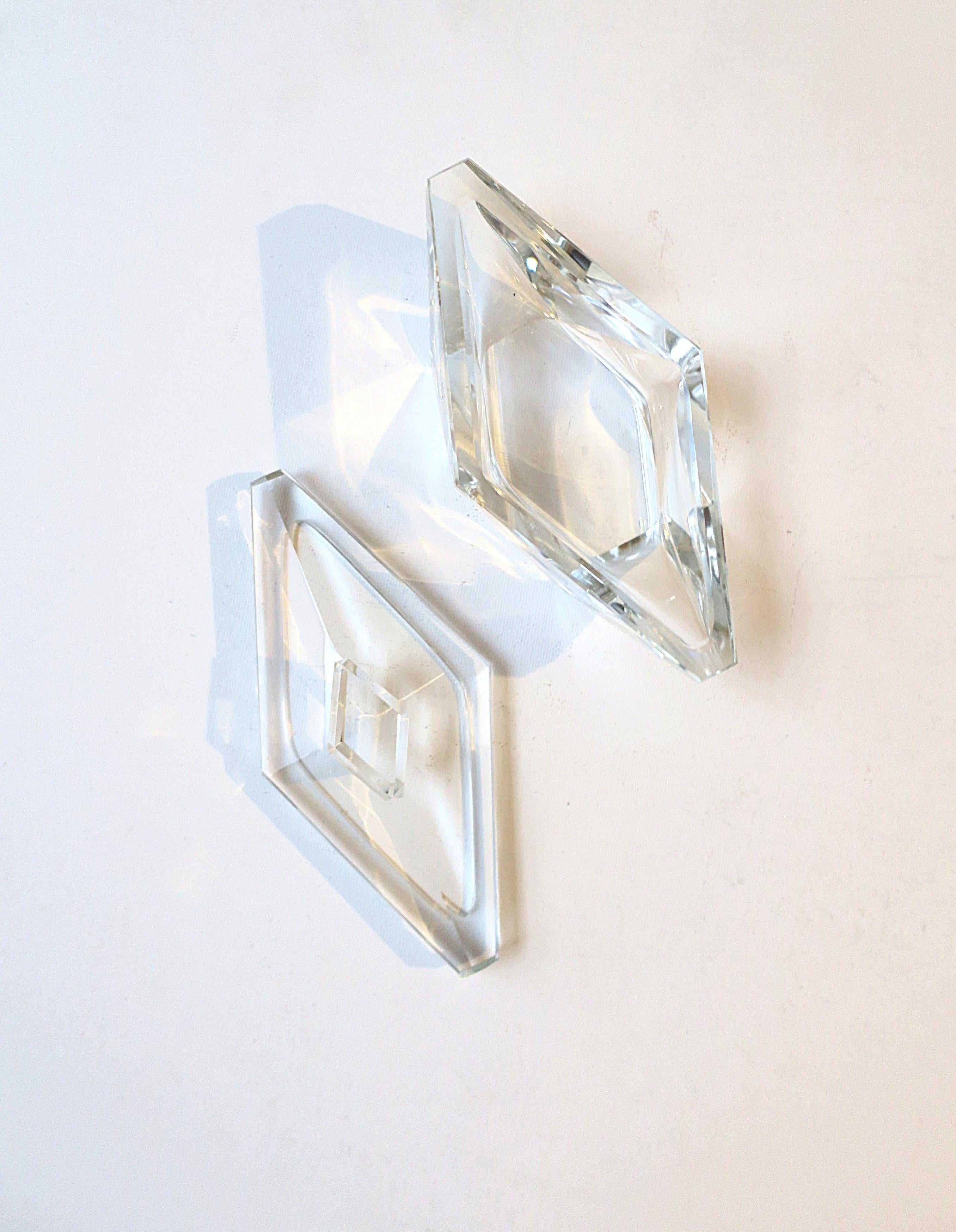 Cristal Boîte à bijoux en cristal Marque Shape en vente