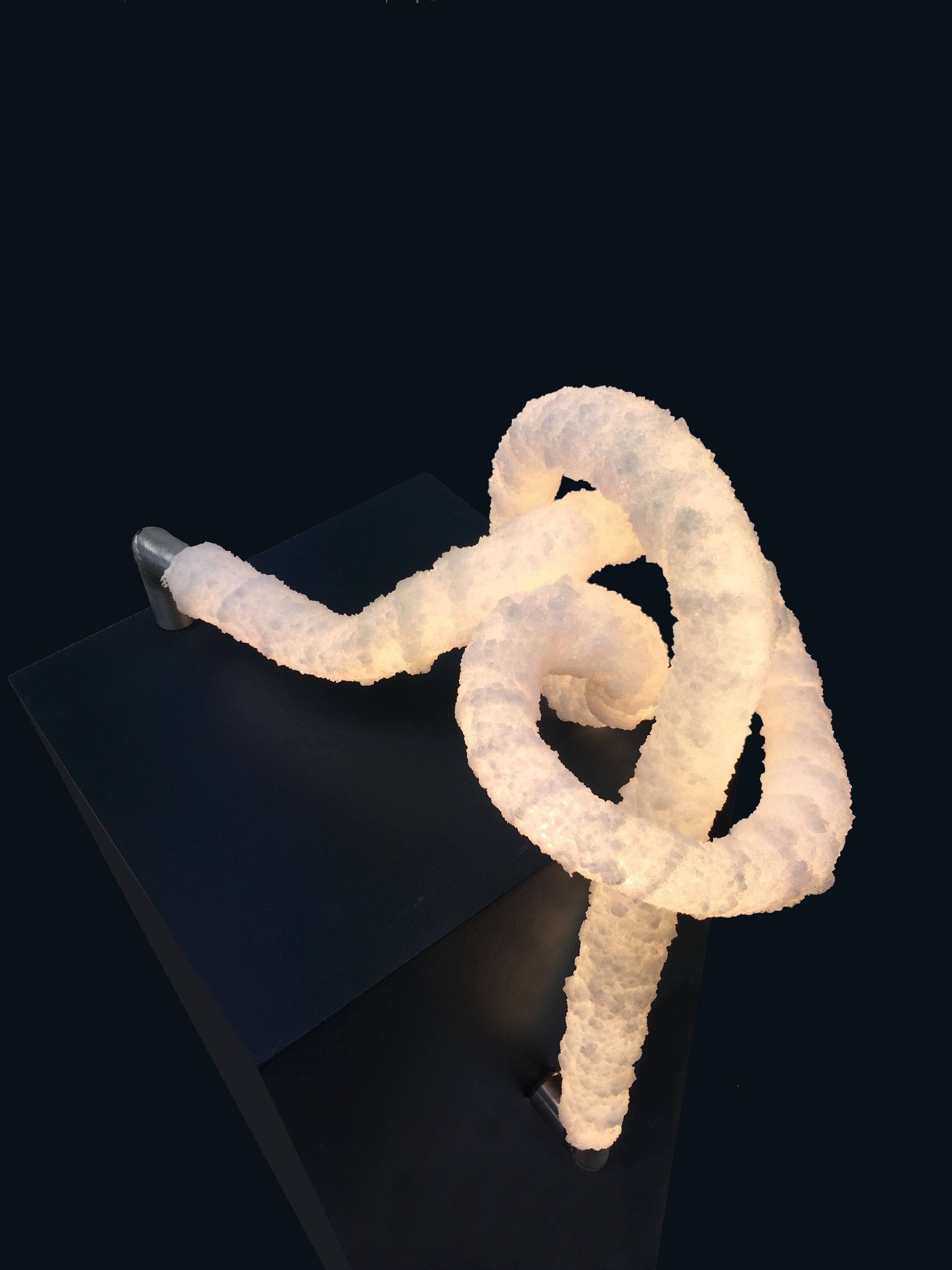 Crystal Knots, Crystal Knot on Pedestal, Light Object by Isaac Monté In New Condition For Sale In Rotterdam, Zuid-Holland