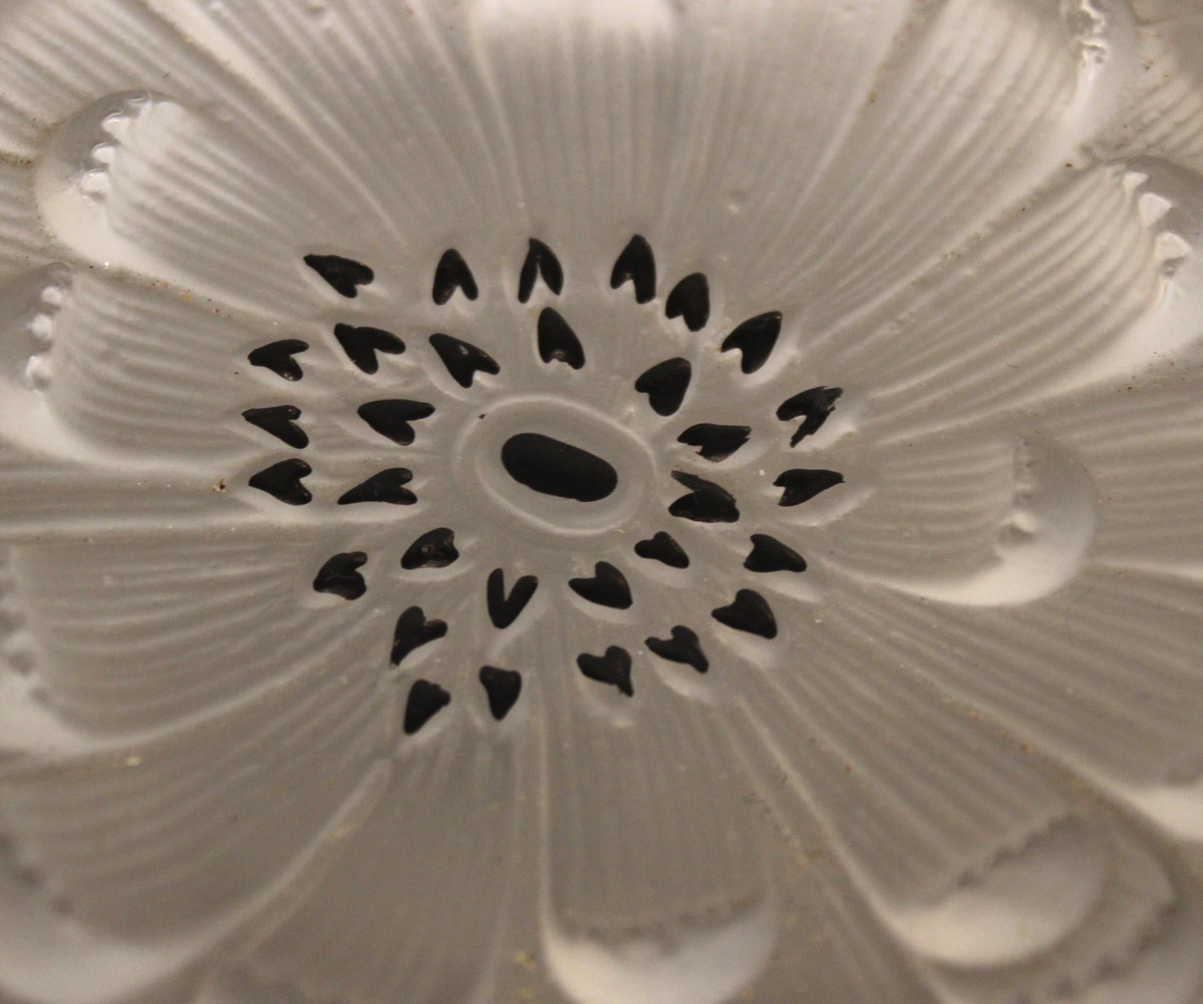 Ensemble Lalique, modèle « Dahlia » Excellent état - En vente à Paris, FR