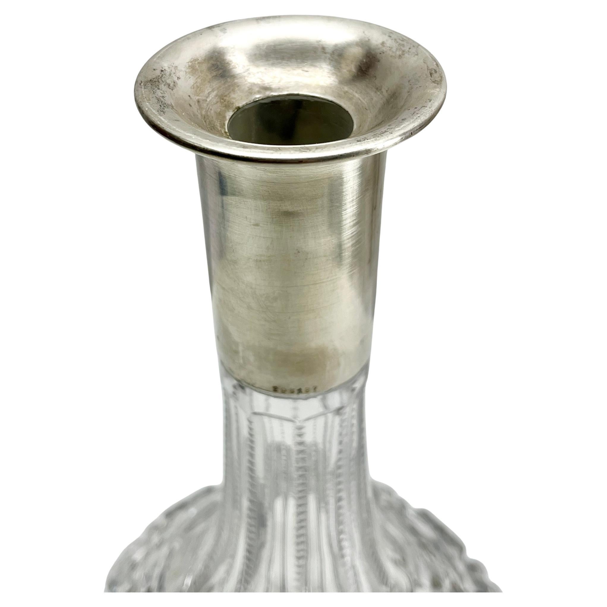 Decantador grande de cristal con montura de plata facetada  1930s Facetado en venta