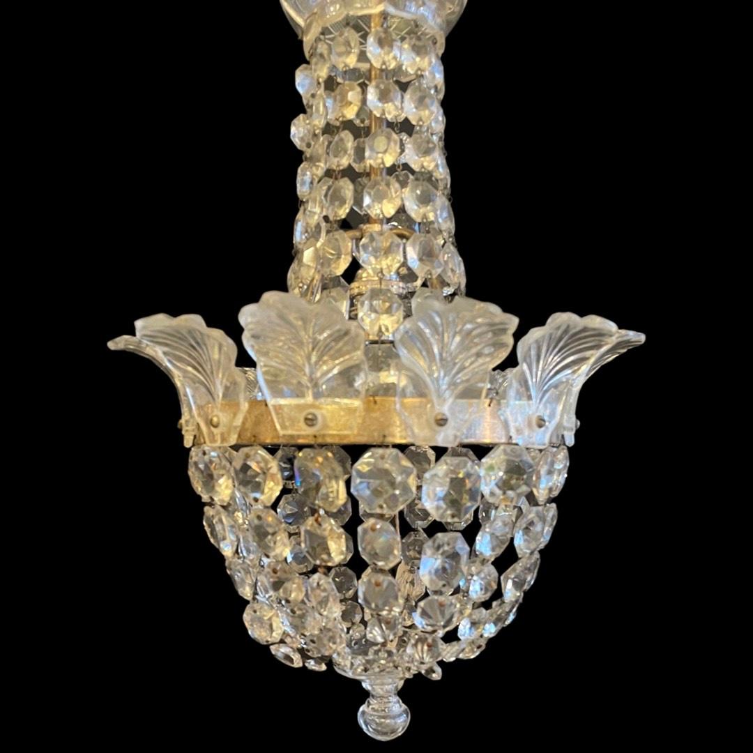 Crystal Leaf Bag Chandelier  In Good Condition For Sale In London, GB
