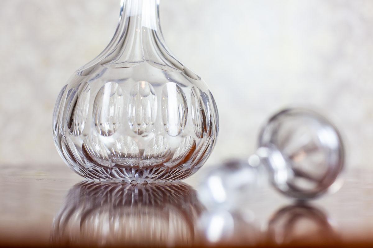 We present you a small crystal decanter for liquor or water.
It was manufactured before year 1939.
This item is in very good condition and undamaged.