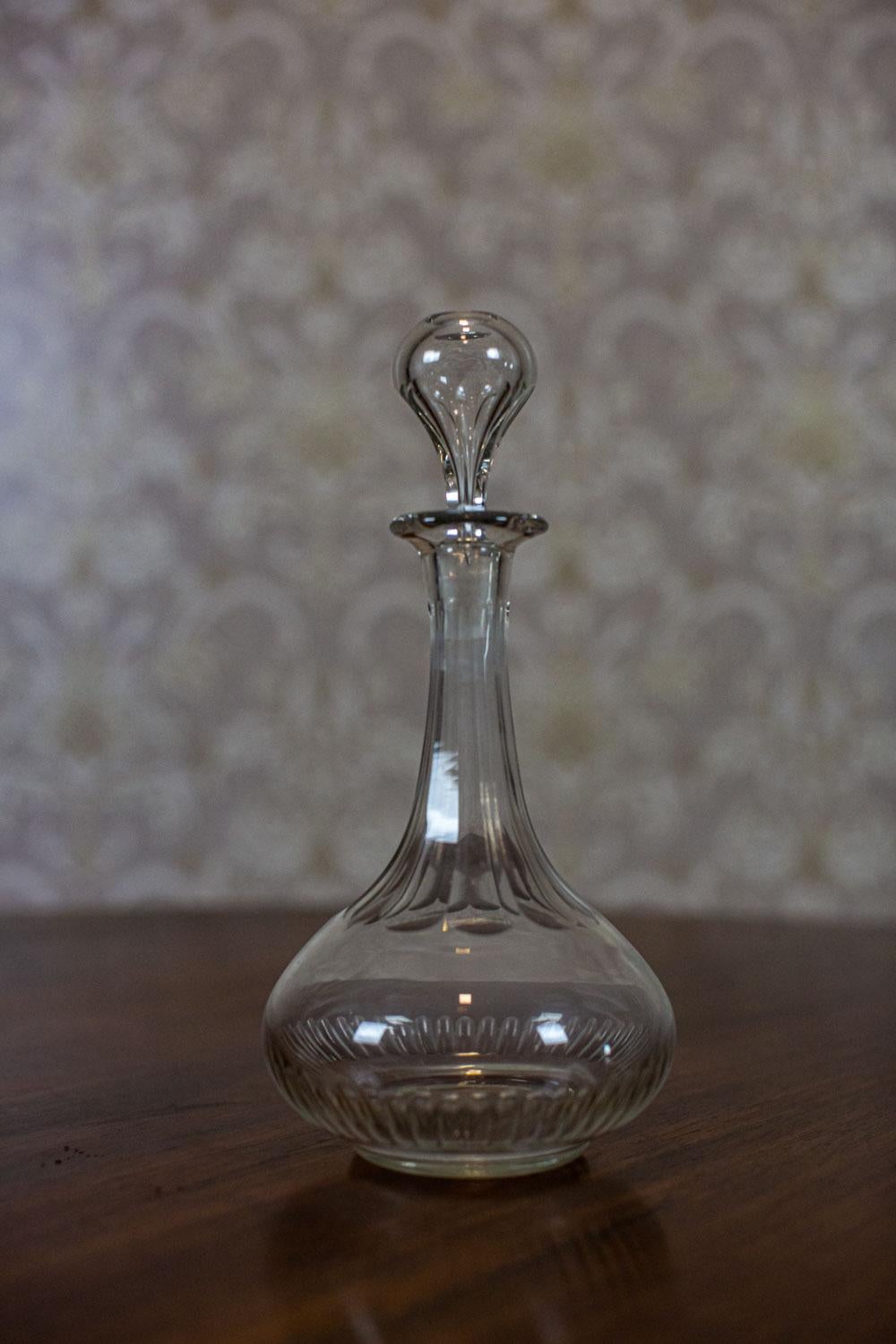 Decorative Crystal Liquor Decanter from 1918-1938

We present you this crystal decanter from the Interwar period.

The item is in incredibly good condition and undamaged.