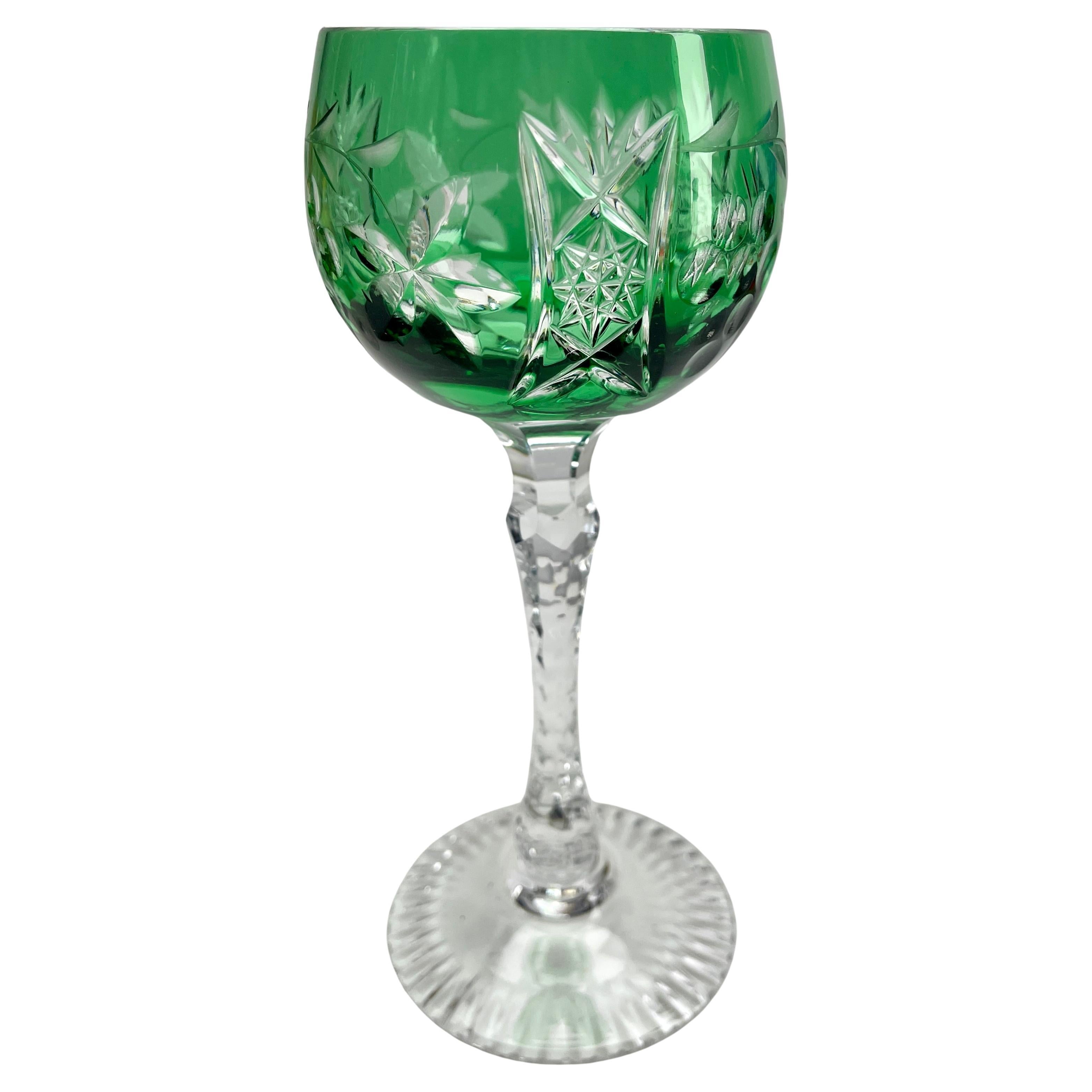 Set de 6 verres à pied en cristal clair et taillé, Vintage By.

Verres mixtes en cristal (Bleikristall 24% Mundgeblasen Handgeschliffen)

Verre de cristal clair. Tige latérale facettée et dentée. 
Le bol avec le recouvrement coloré est coupé pour