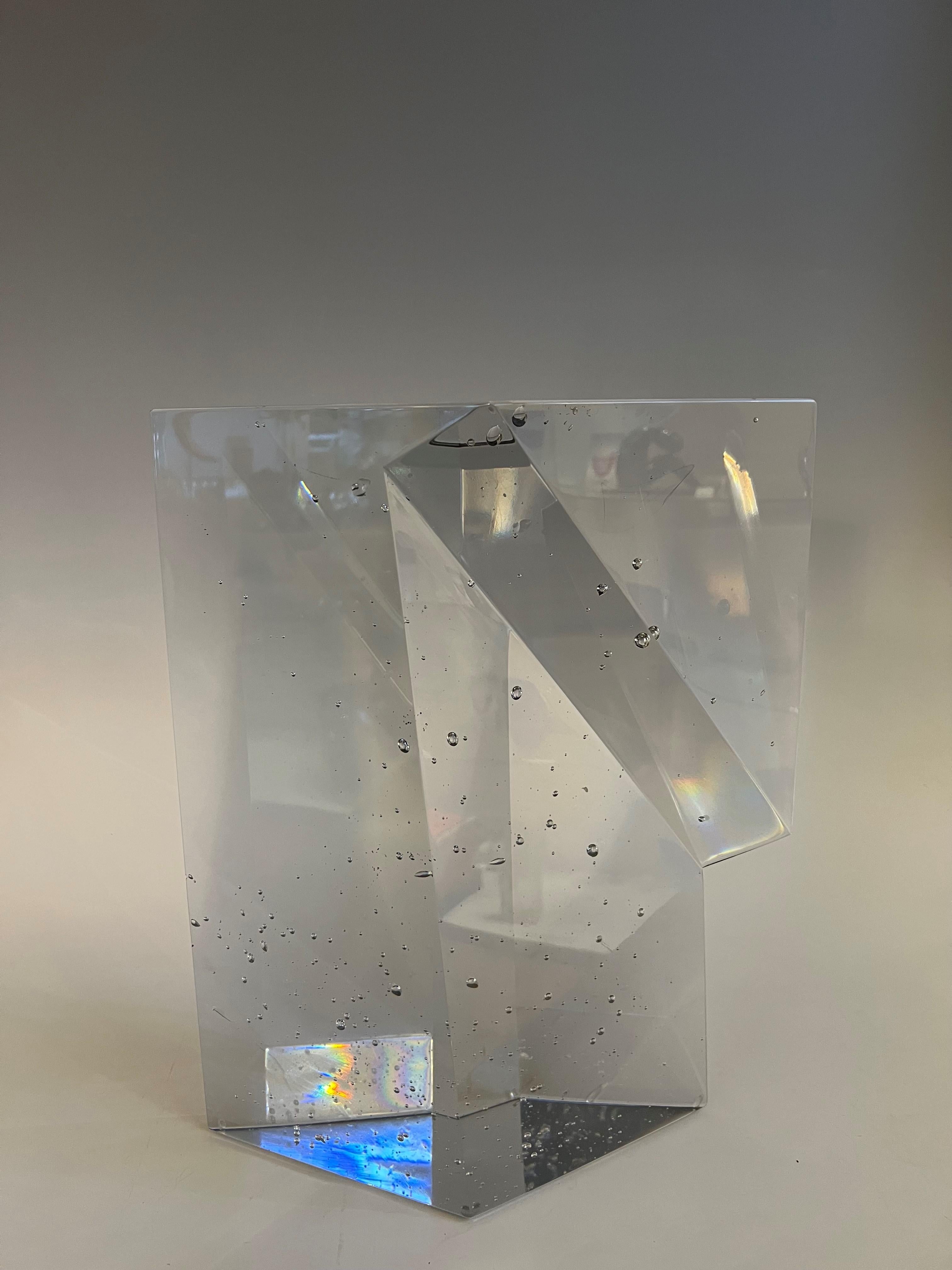 Schöne Skulptur aus geschmolzenem Kristallglas, entworfen und hergestellt von Jan Exnar, Tschechische Republik 1991.

Das Glas scheint Kristallglas oder neutrales Glas zu sein, in Schmelzglas-Technik. 
Eine unglaubliche Arbeit der Verfeinerung mit