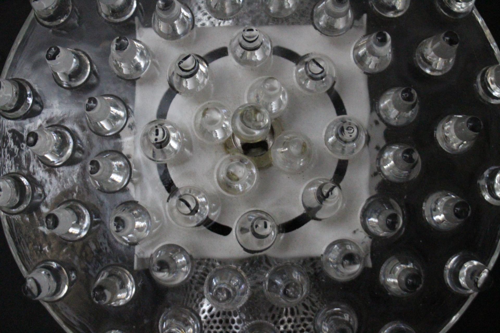 Cristallo  Luci da parete in vetro di Murano e argento a forma di disco grande in vendita 2