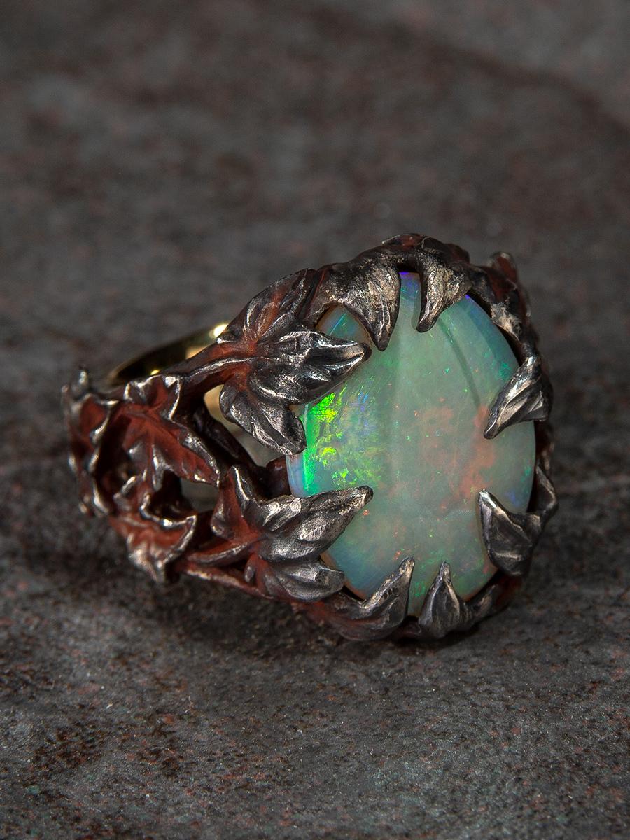 Anillo de plata chapada en oro patinado con ópalo de cristal natural
origen del ópalo - Australia
peso de la piedra - 4.8 quilates
peso del anillo - 12.65 gramos
talla del anillo - 7.75 US 
medidas de la piedra - 0,51 х 0,67 in / 13 х 17
