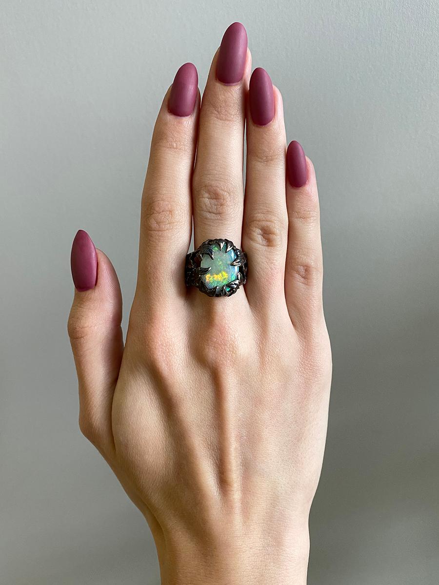 Taille cabochon Crystal Opal Ring Patinated Silver Gold Ivy Neon Green Australian Stone Unisex en vente