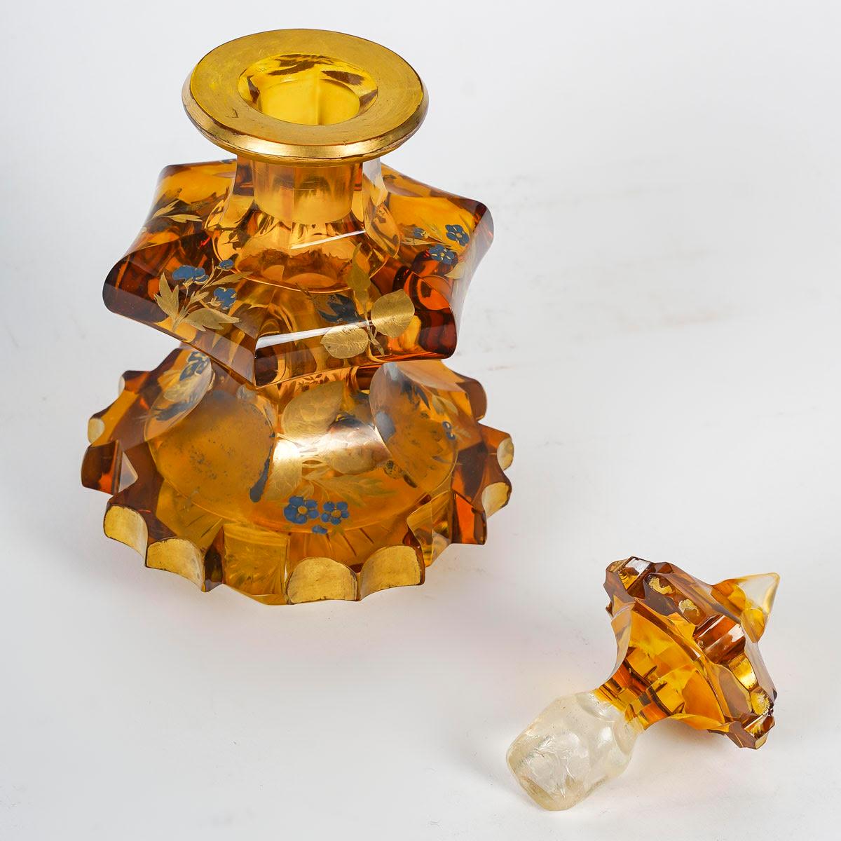 Crystal Overlay Bottle, 19th Century, Napoleon III Period. In Good Condition For Sale In Saint-Ouen, FR