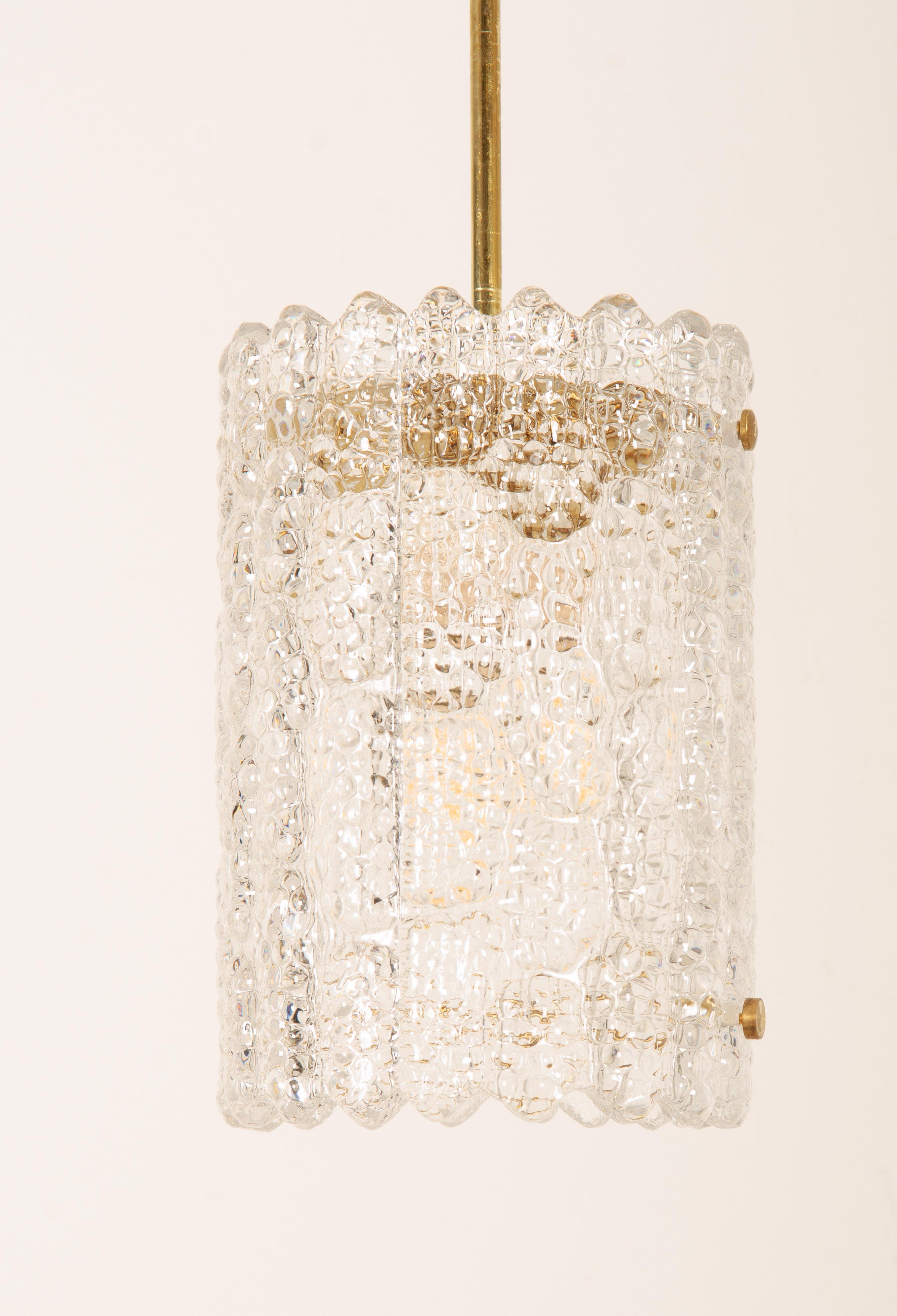Brass frame with crystal glass shade, fitted with E27 socket, designed in the 1960s by Carl Fagerlund for Orrefors Glassworks Sweden, model 1322.
Total height including canopy is 20 inches. Glass only is 10 inches high by 7 inches diameter.
4 piexes