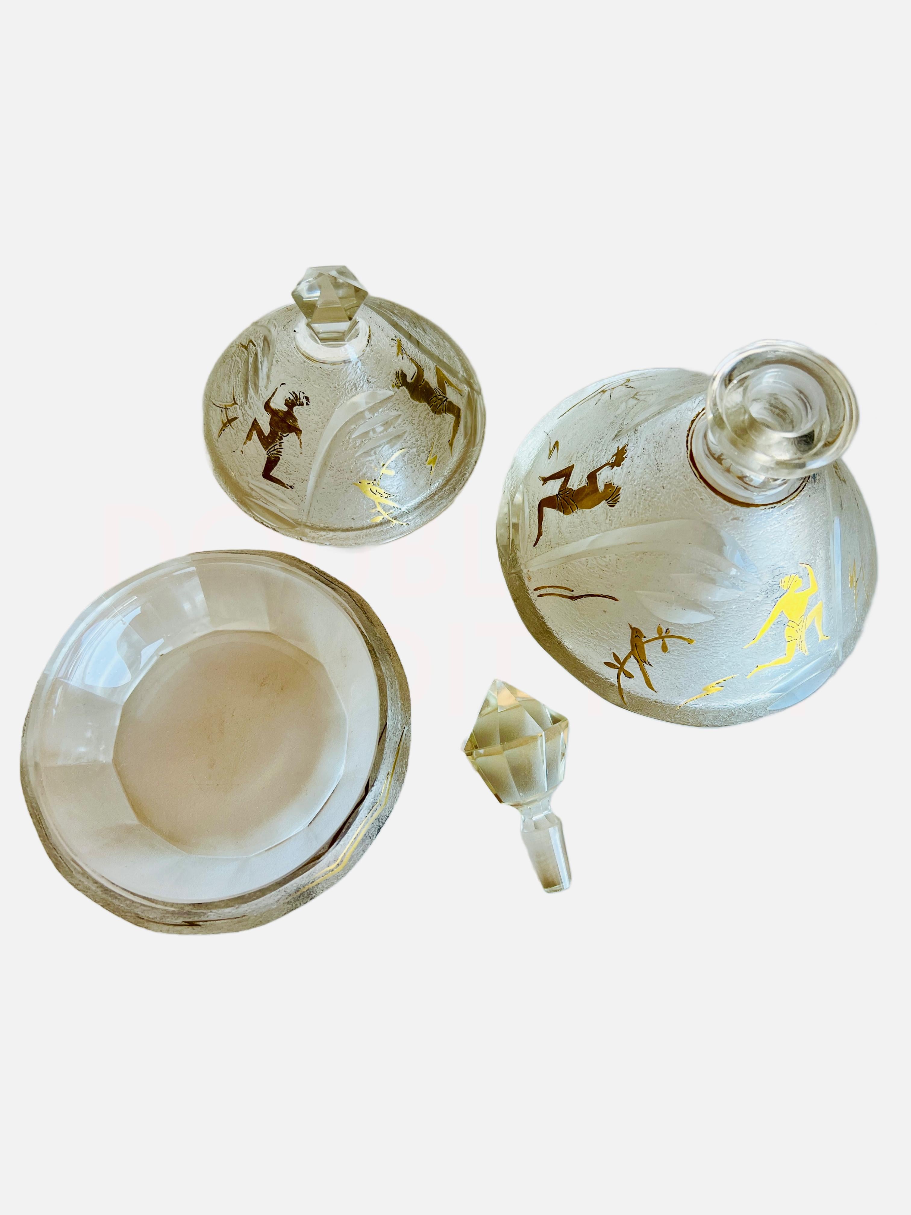 Ensemble de flacons de parfum en cristal Cologne avec hiéroglyphes égyptiens en or anciens Unisexe en vente