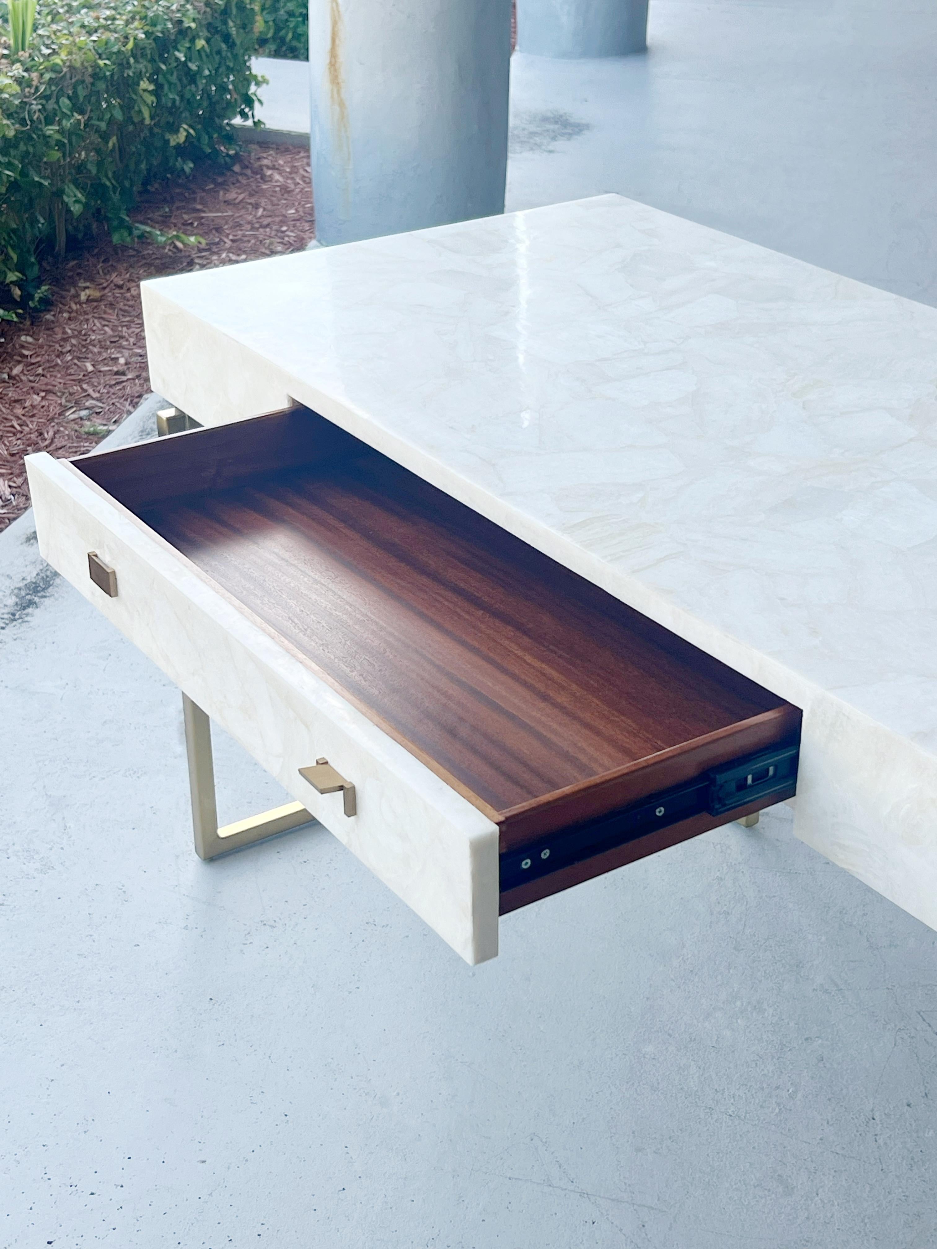 Crystal Quartz and Brass Desk Writing Table by Pride Sasser in vendita 4