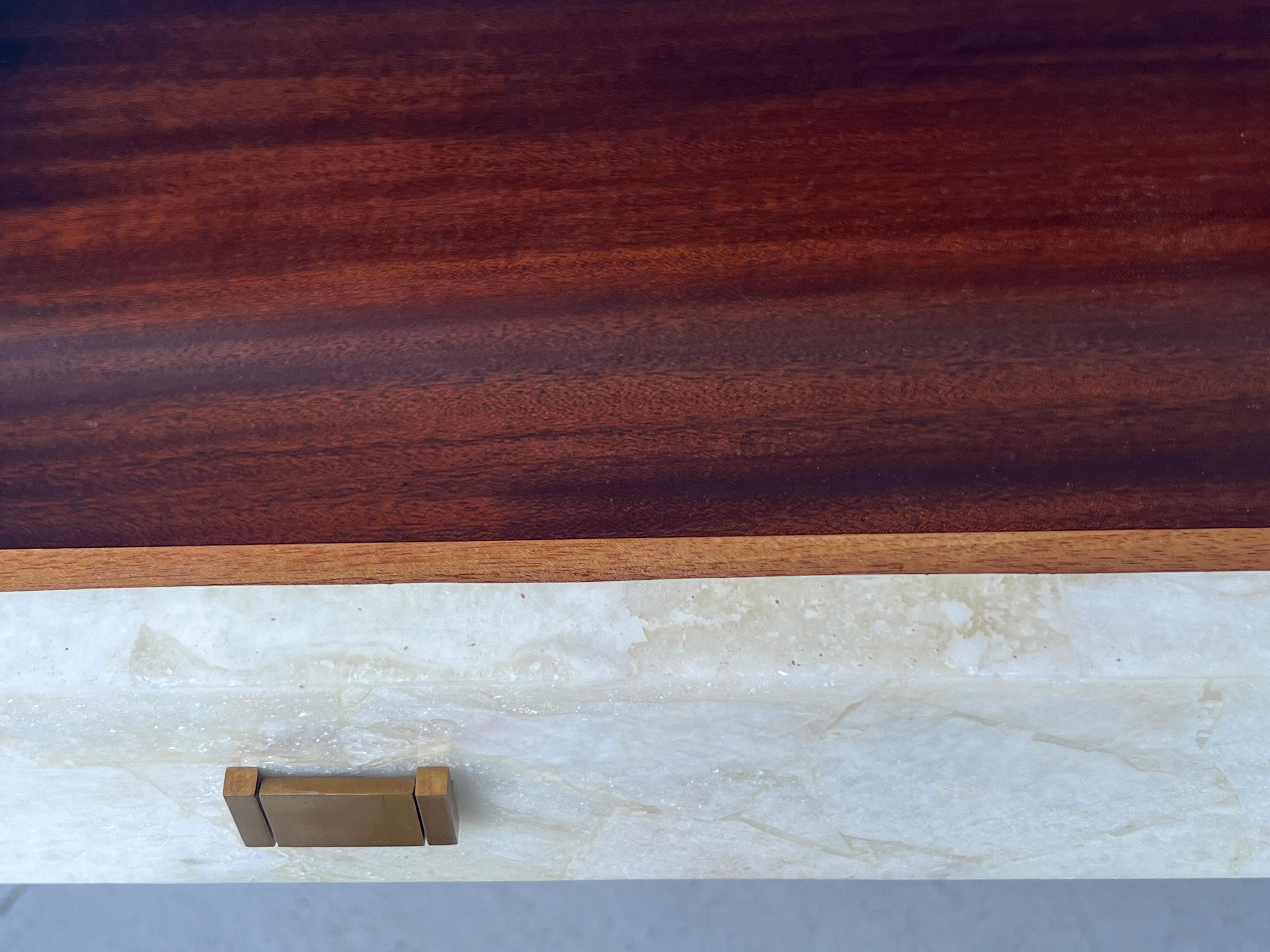 Crystal Quartz and Brass Desk Writing Table by Pride Sasser in vendita 5