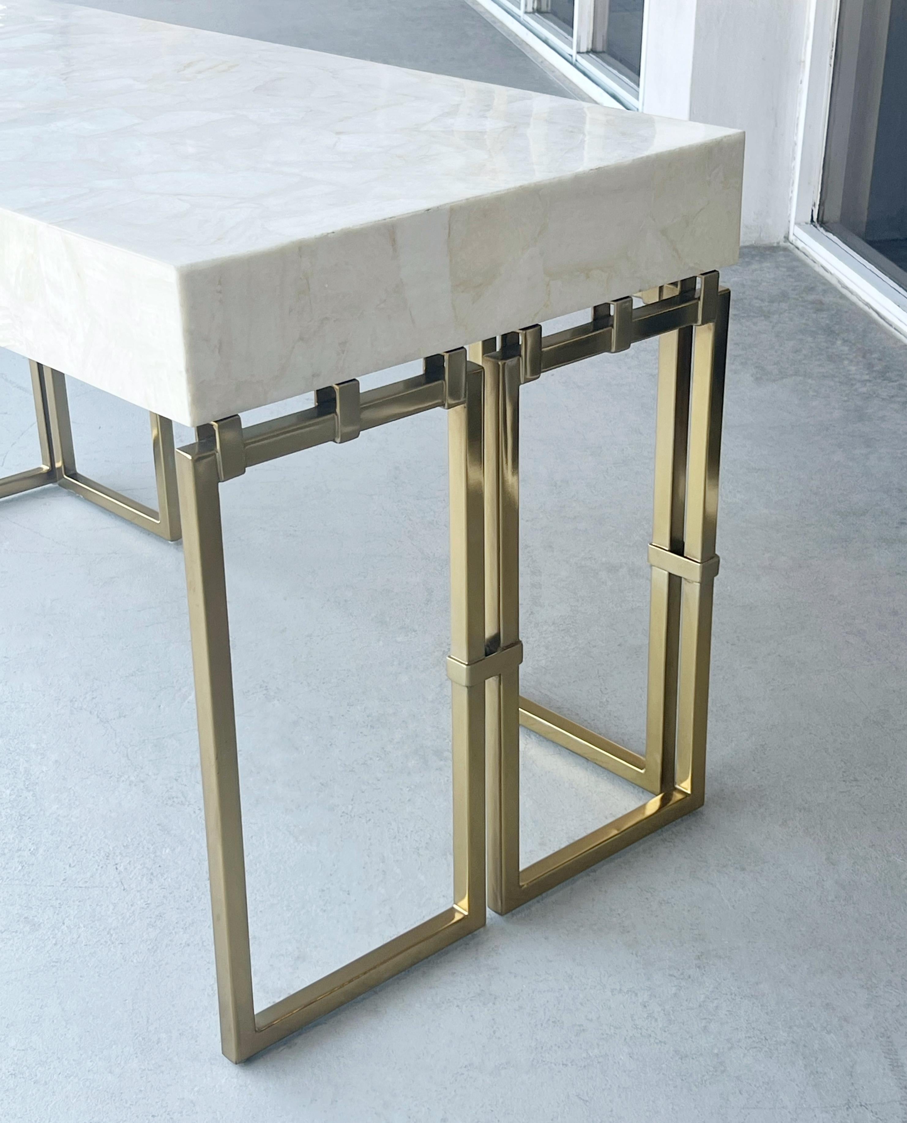 Ottone Crystal Quartz and Brass Desk Writing Table by Pride Sasser in vendita