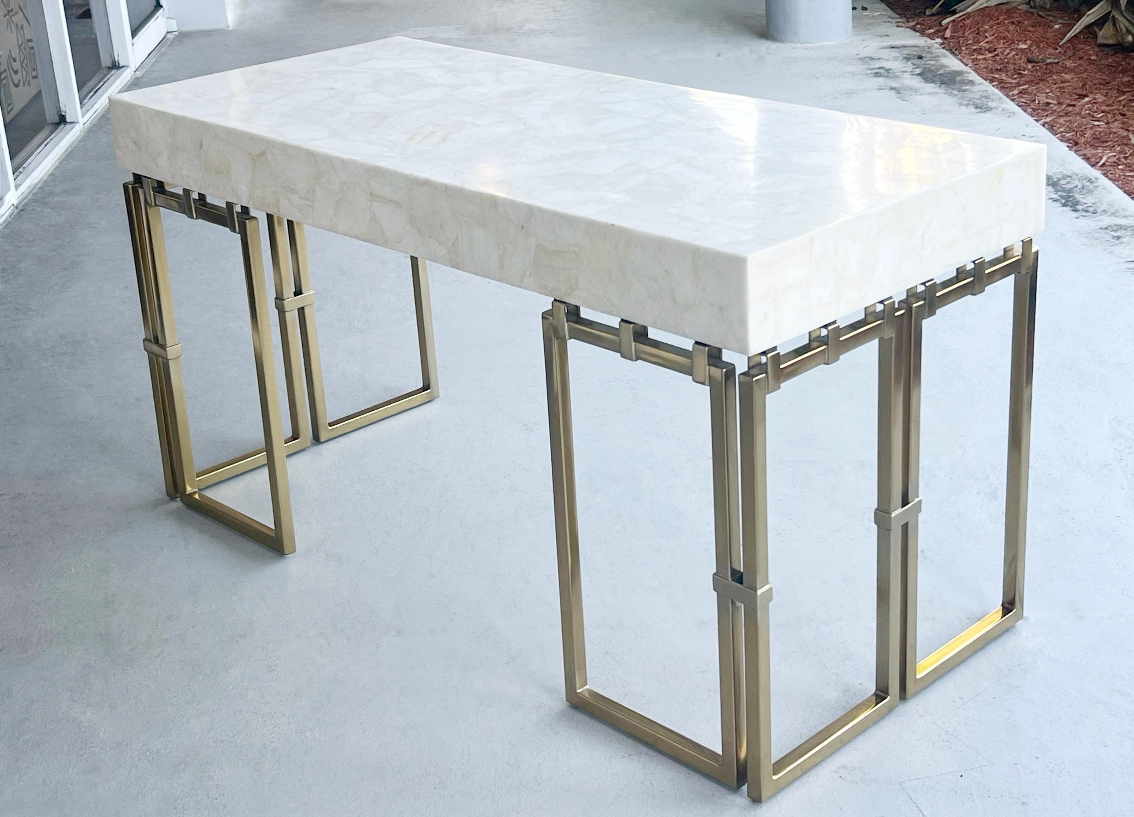 Crystal Quartz and Brass Desk Writing Table by Pride Sasser in vendita 1