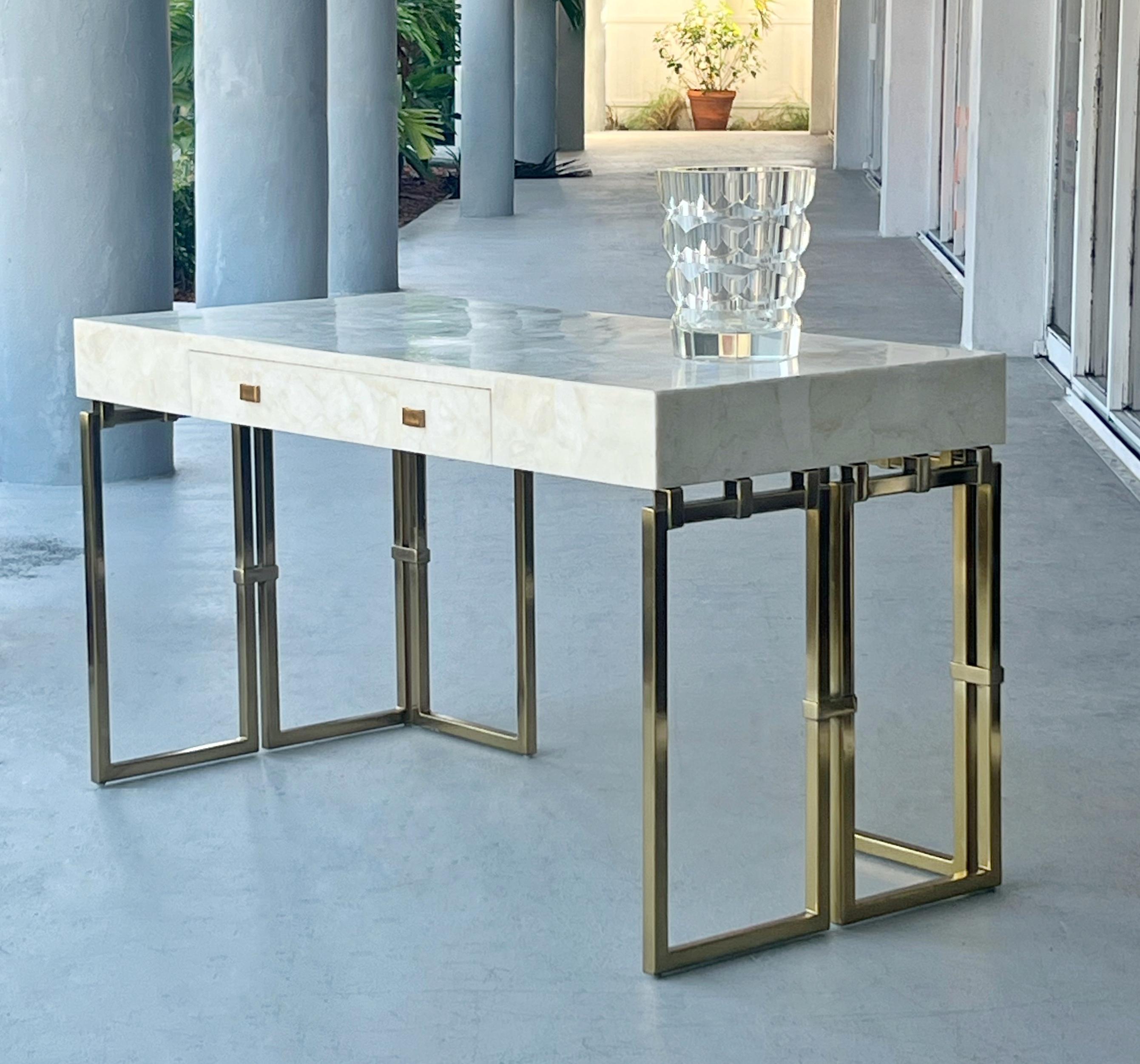 Crystal Quartz and Brass Desk Writing Table by Pride Sasser in vendita 2