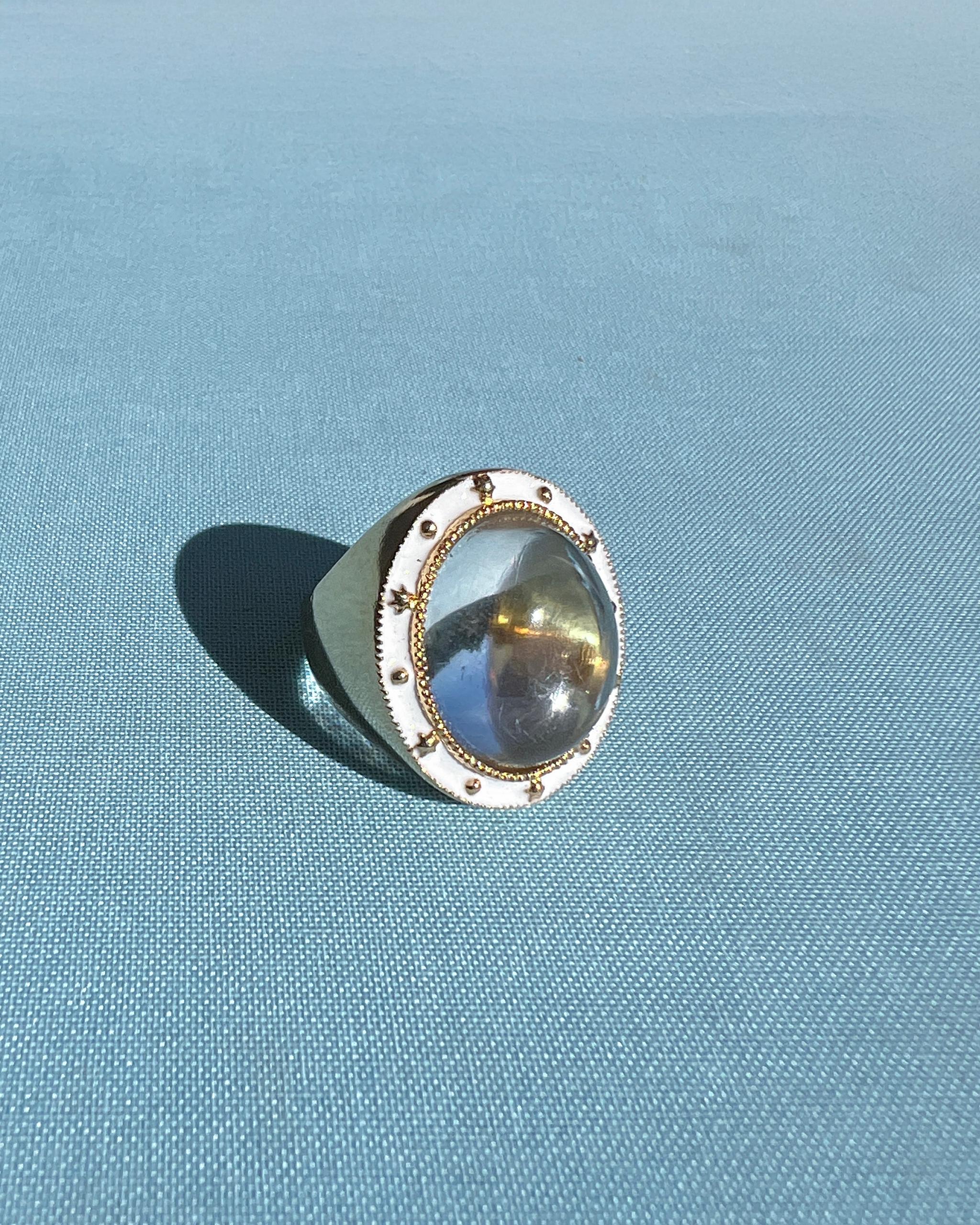 Kristall Quarz Ring Weiß Emaille Coctail Ring (Viktorianisch) im Angebot