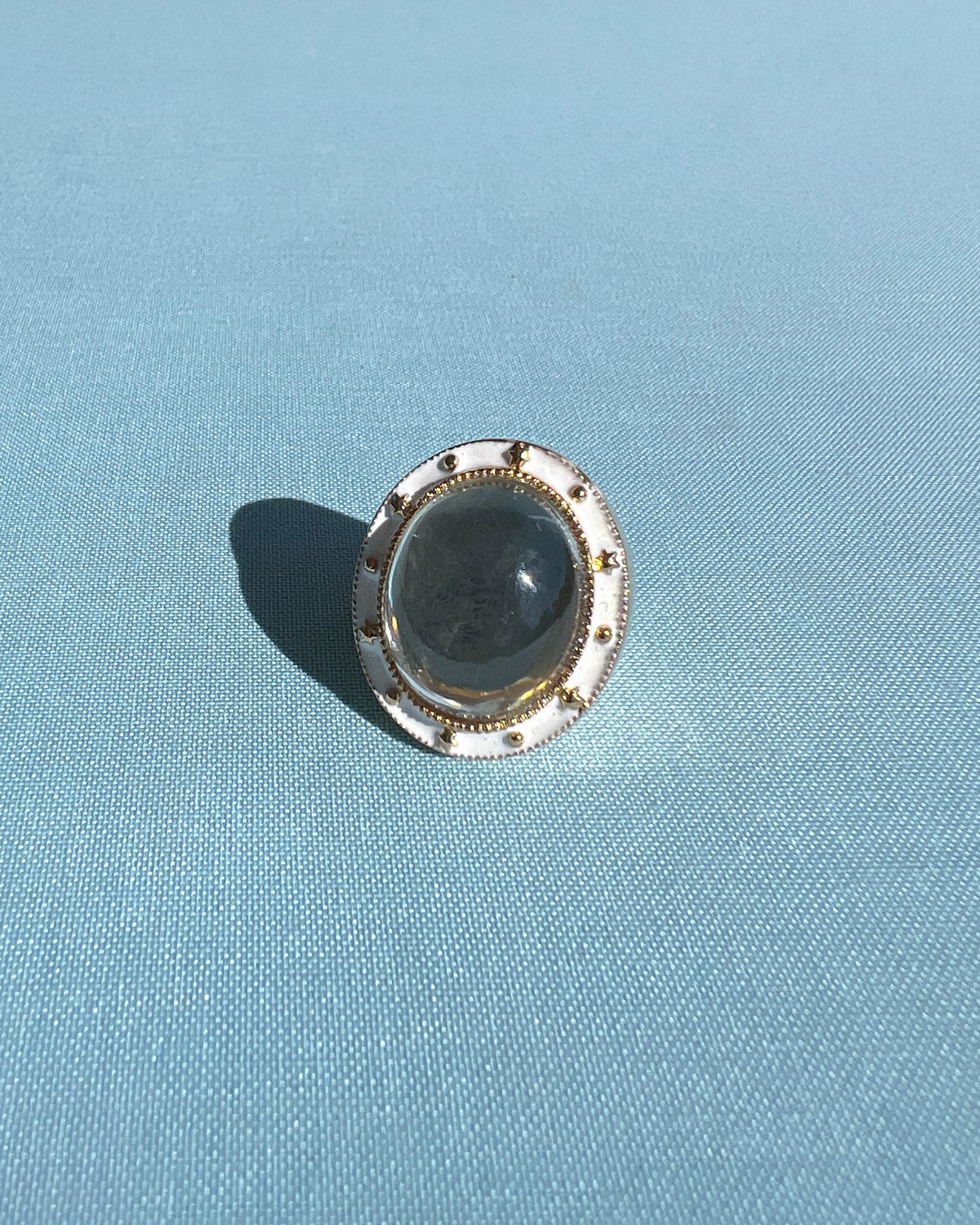 Kristall Quarz Ring Weiß Emaille Coctail Ring im Angebot 1