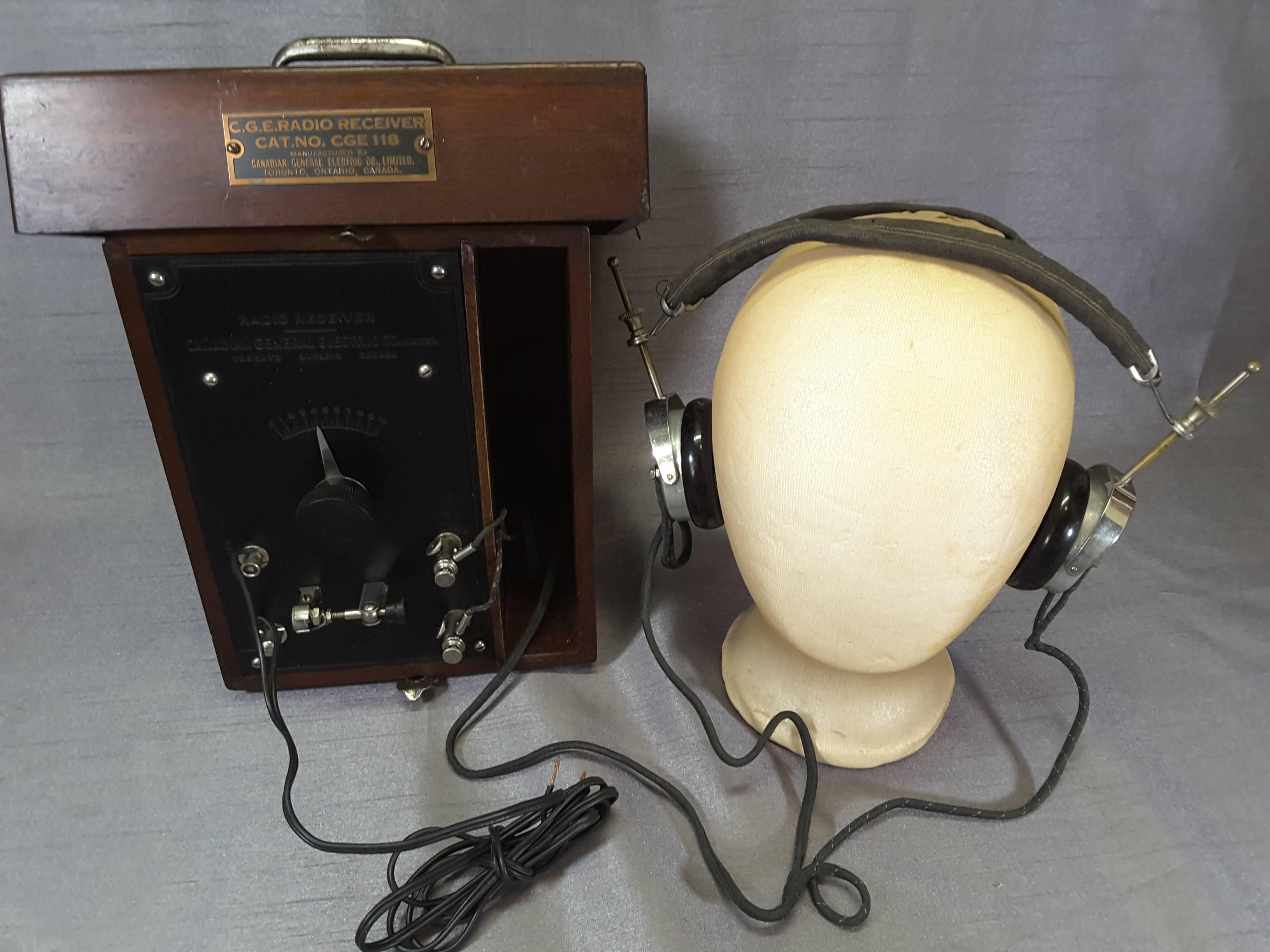 Crystal Radio Receiver by CGE. Co. Ltd., Circa 1929-1935 In Good Condition In Ottawa, Ontario