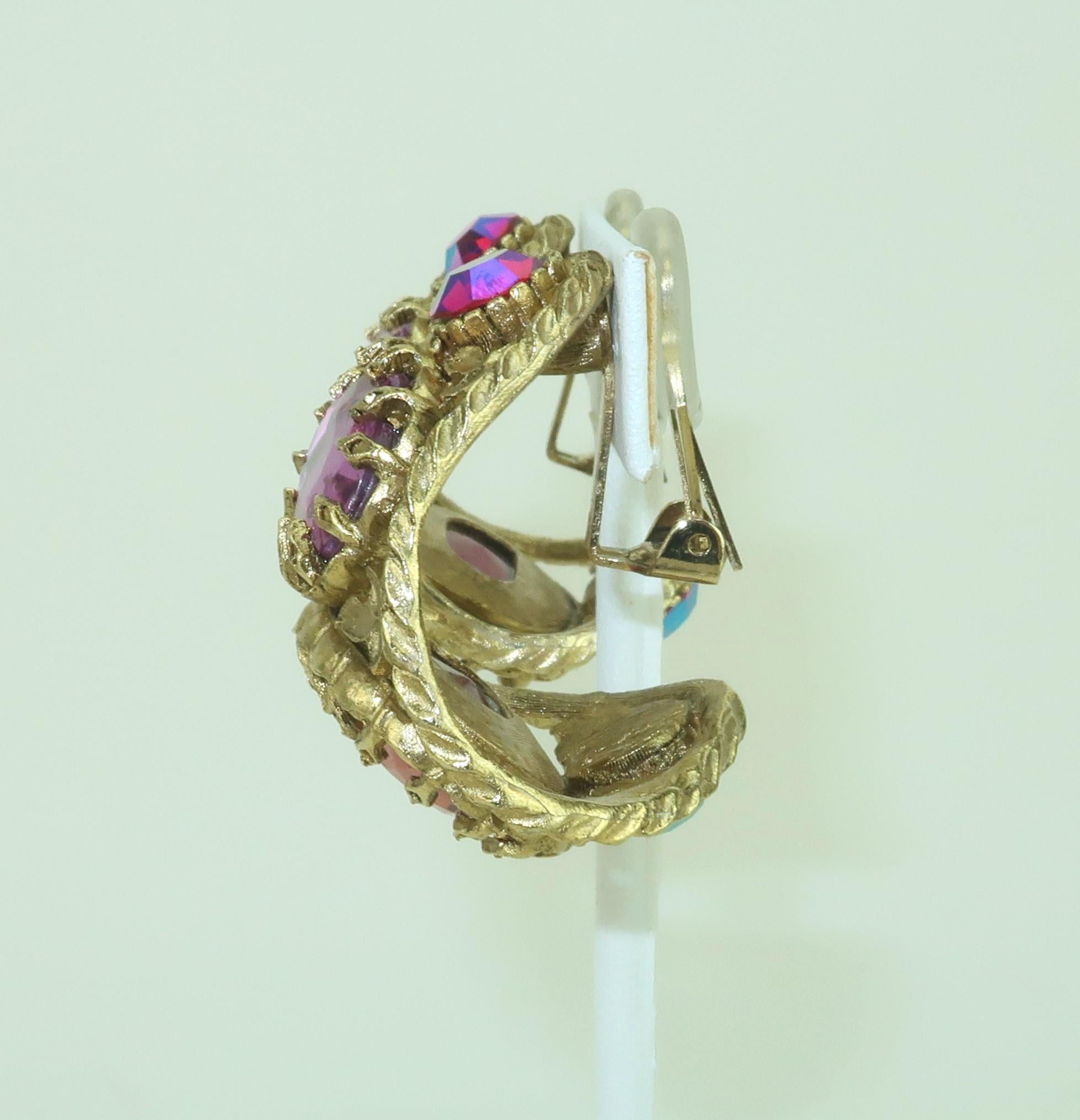 Taglio brillante Orecchini di cristallo e strass Attribuiti a Deanna Hamro, C.C. in vendita