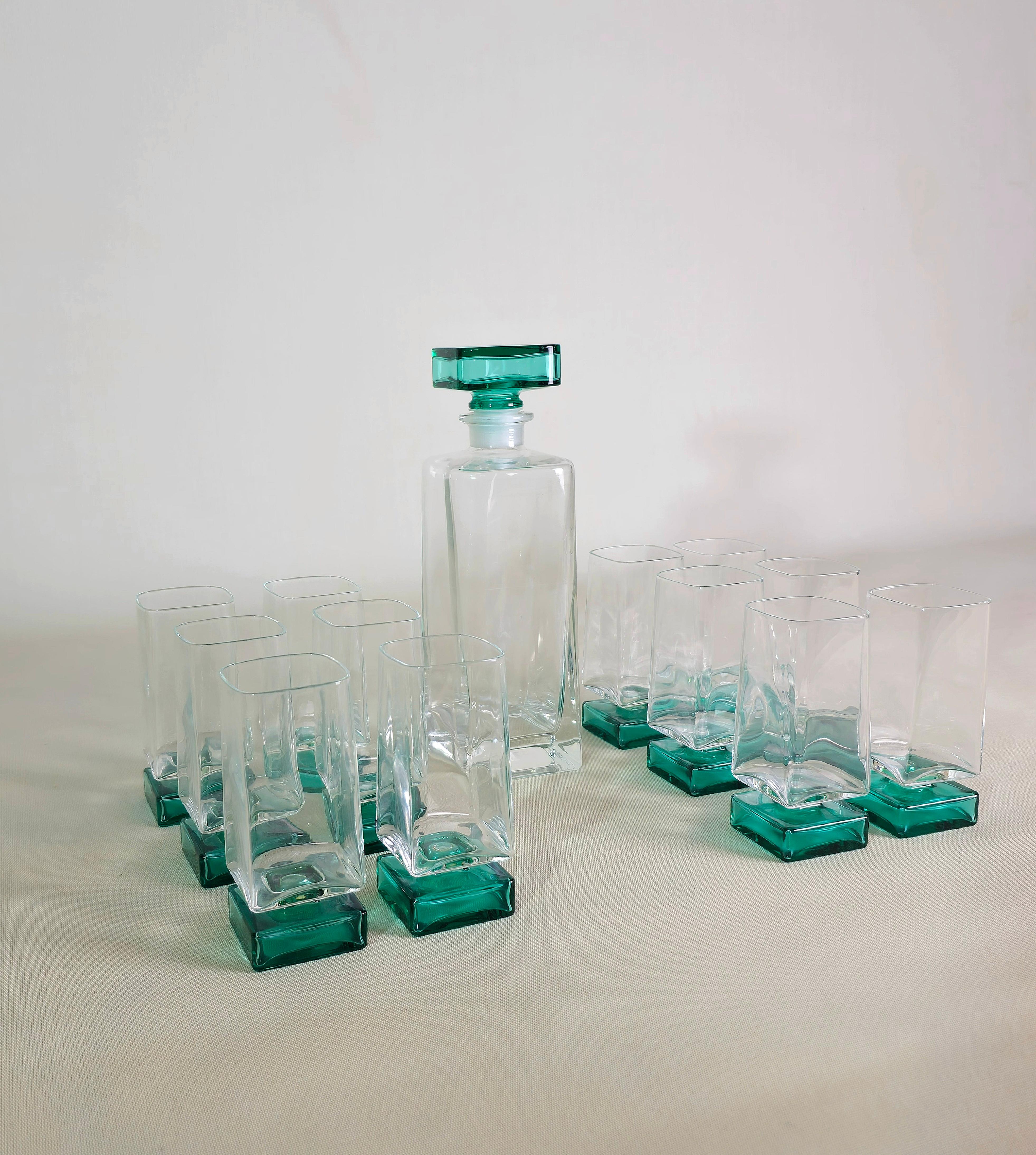Serviergeschirr-Gläserflasche aus Kristall und Kristall Transparent Grün Modern Italien 1990er Jahre Set von 13 (20. Jahrhundert) im Angebot